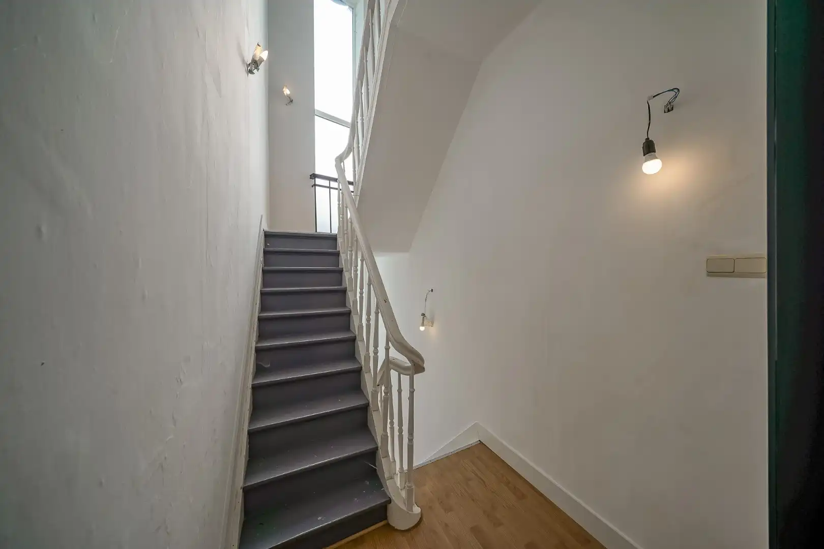 Te renoveren stadswoning met 5 slaapkamers, 3 badkamers en koer in hartje Oostende foto 7