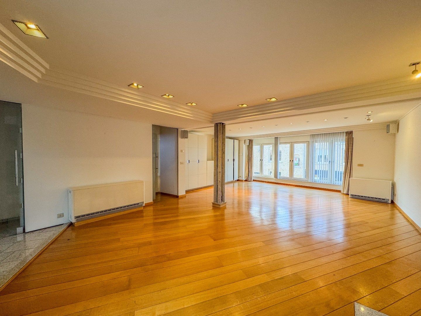 Ruime stadswoning met 3 slaapkamers een ruime terrassen. foto 3