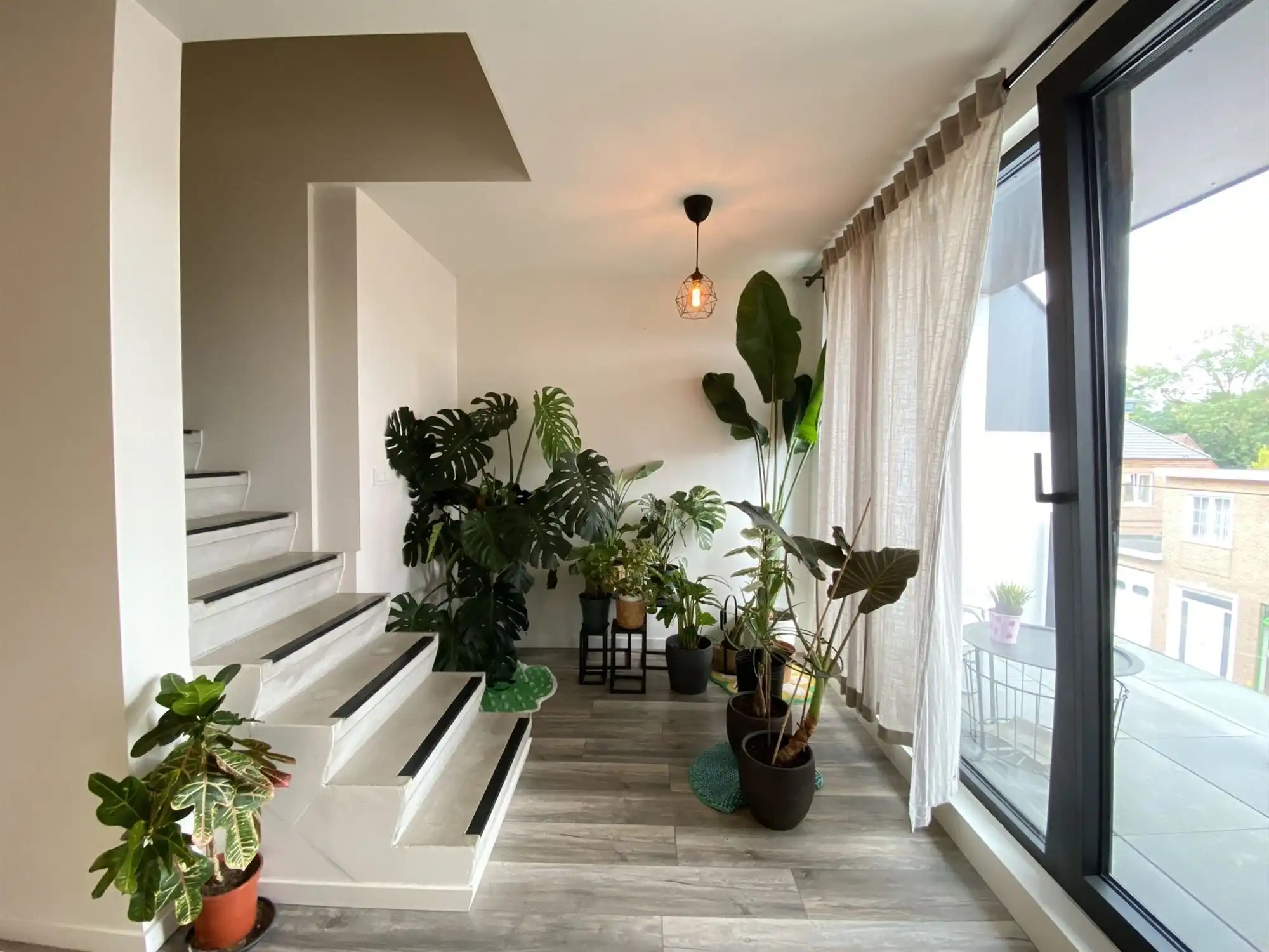 Duplex-appartement met 2 slaapkamers en autostaanplaats, centraal gelegen te Evergem foto 10