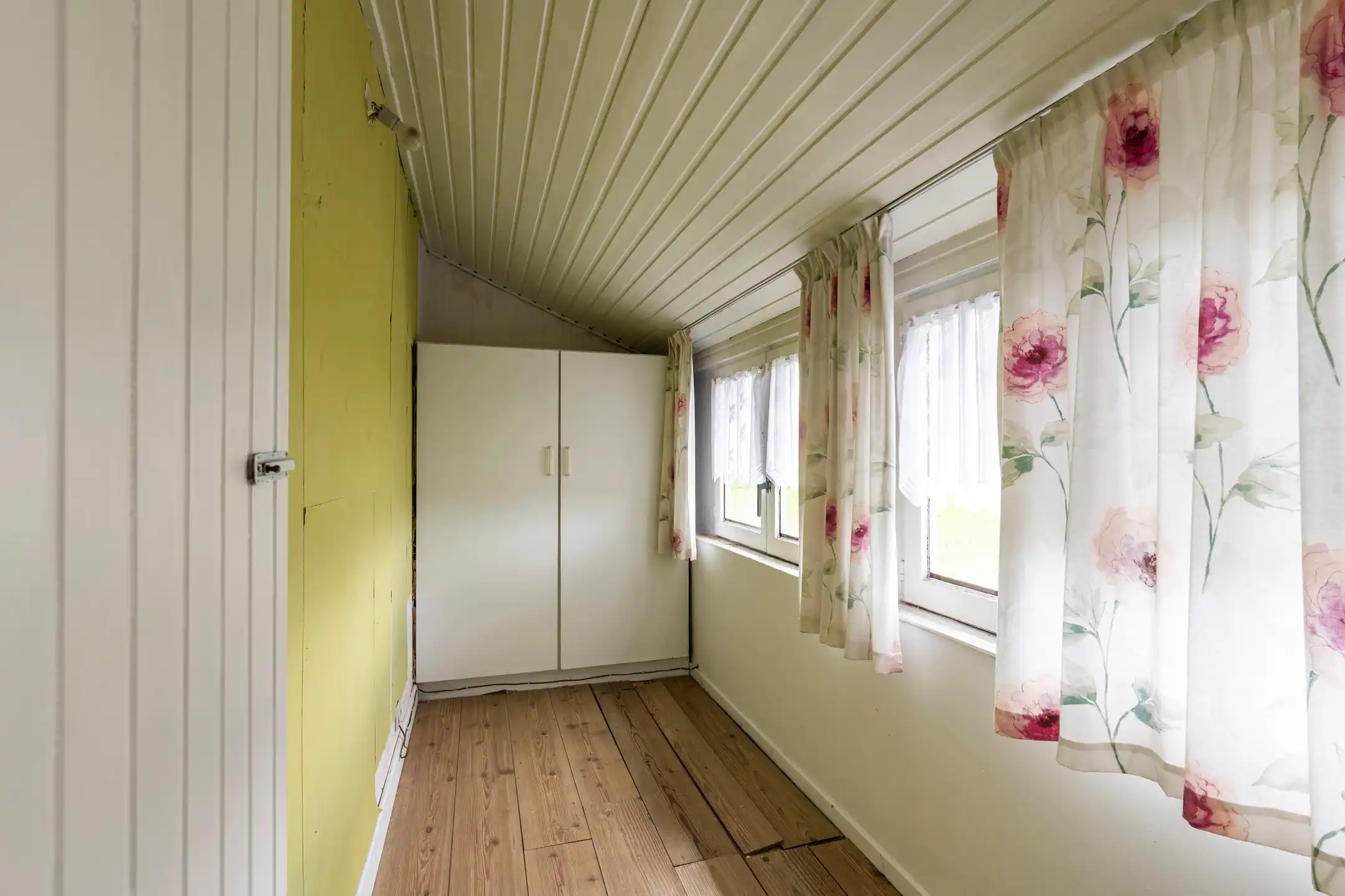  Half open woning met garage/bijgebouw op 610 m² grond. foto 12