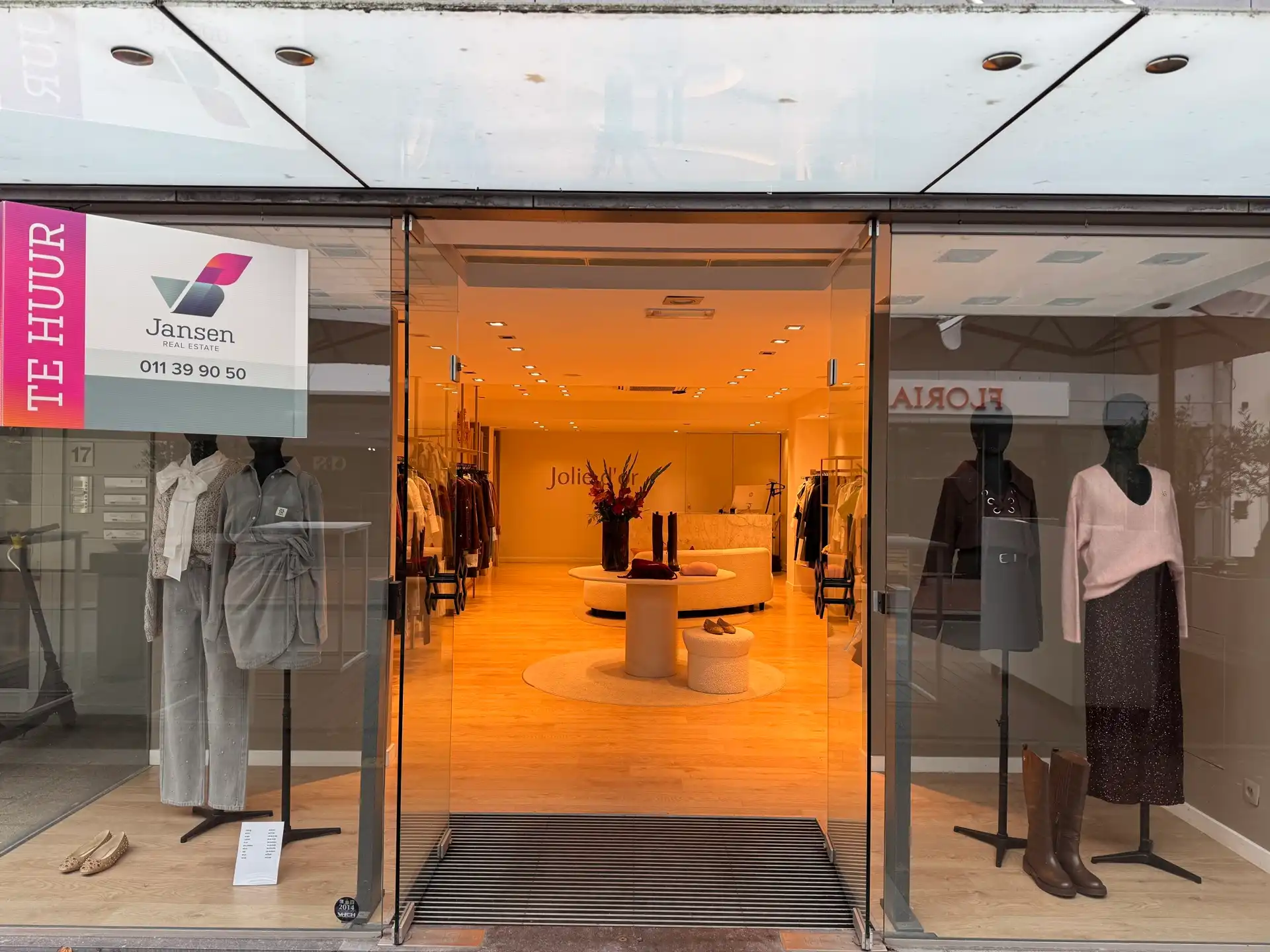 Instapklaar handelspand van 80m² foto {{pictureIndex}}