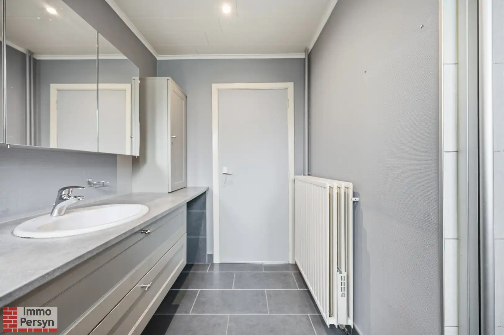 Karaktervolle renovatiewoning met achteruitweg te Messelbroek foto 11