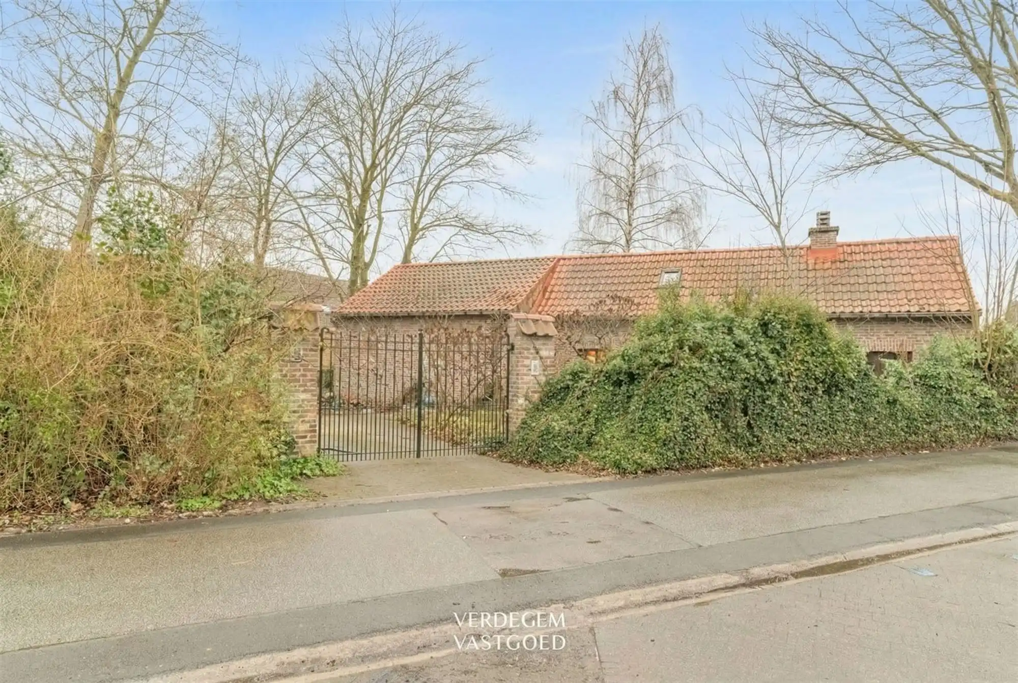 Hoofdfoto van de publicatie: Rustig gelegen hoevewoning met volwassen tuin