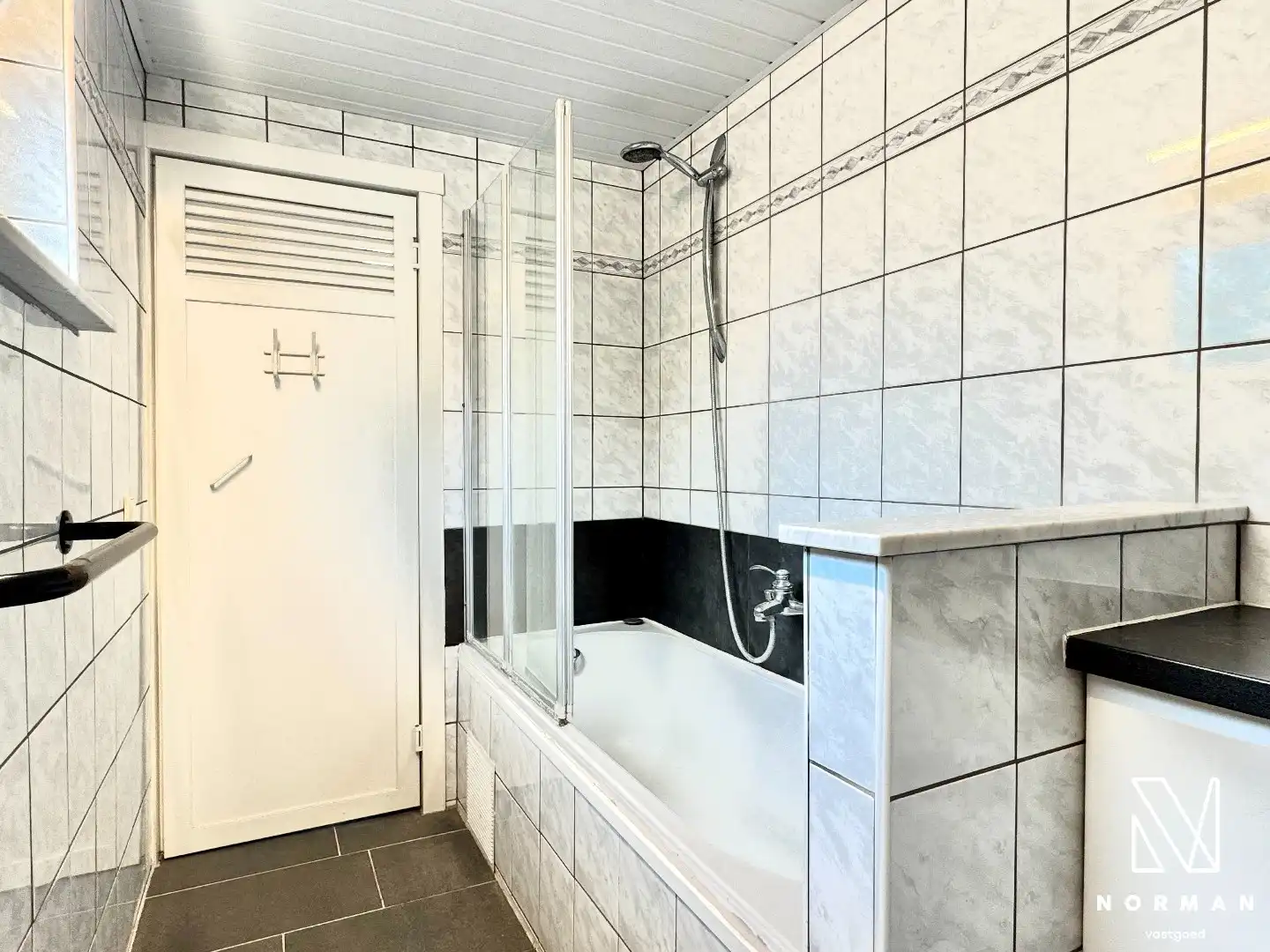 Woning met 2 slaapkamers en terras in Harelbeke te huur! foto 12