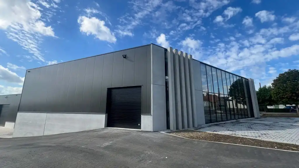 Showroom met opslagruimte te koop in Tielt foto 15