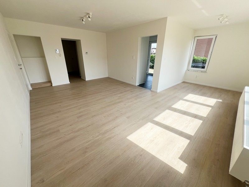 Volledig gerenoveerd appartement met 1 slaapkamer, kelderberging en garagebox foto 2