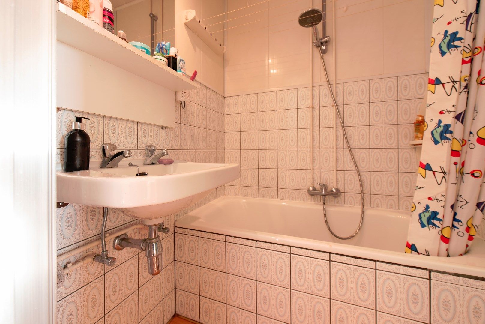 Gezellige studio op de derde verdieping in rustige residentie! foto 3