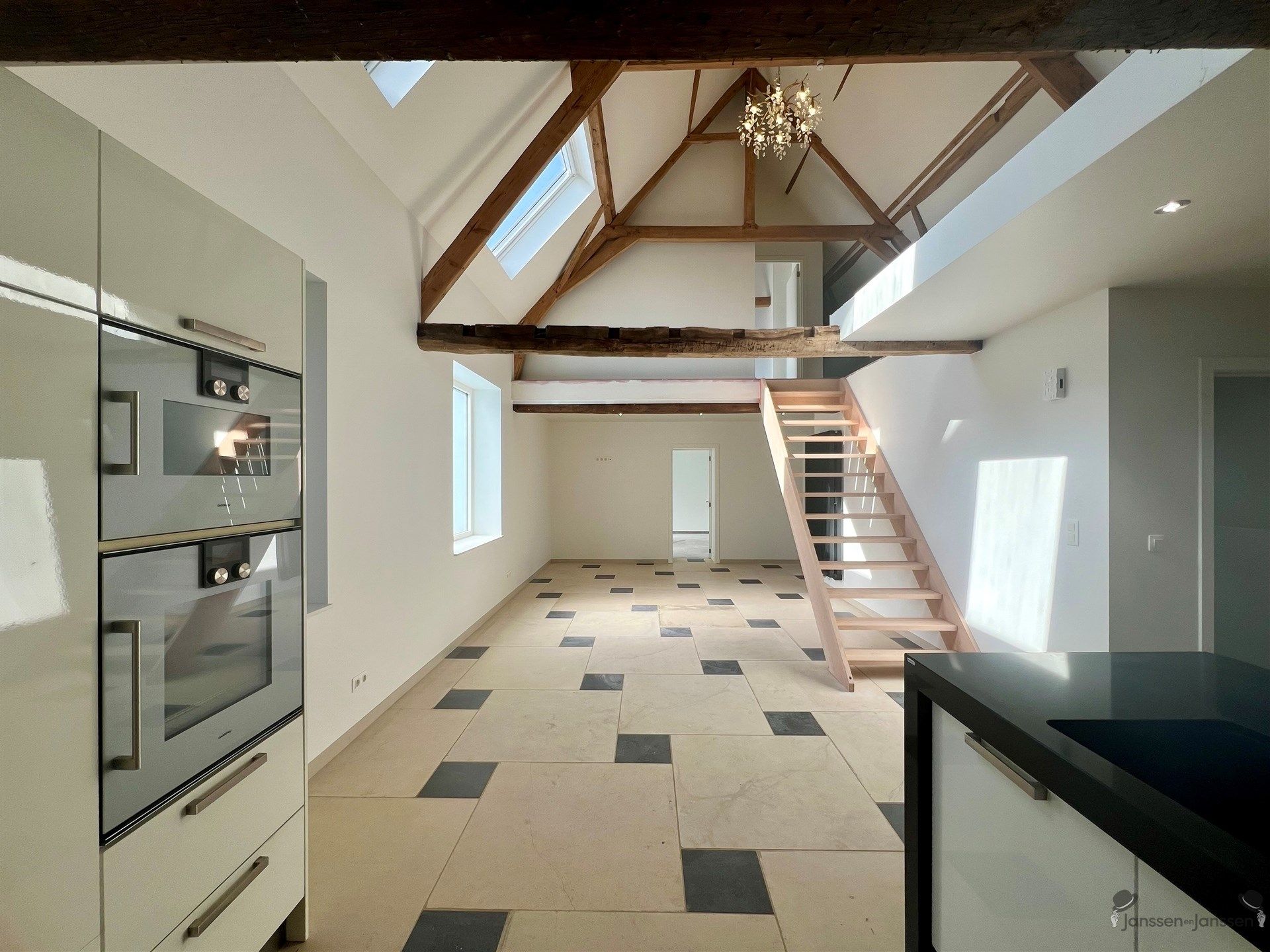 Gerenoveerde hoeve met karakter, duurzame afwerking en lage EPC-waarde foto 8