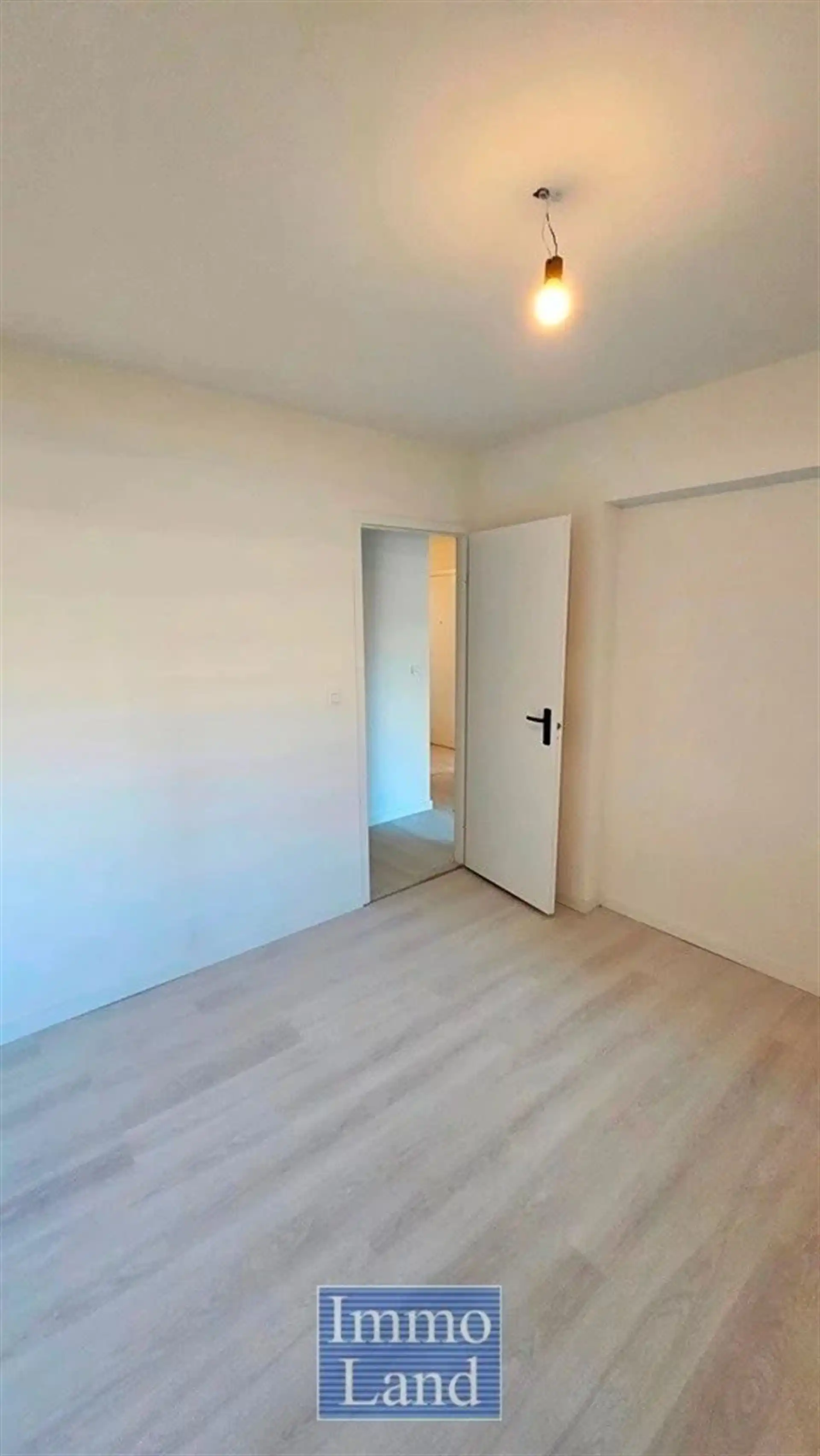 Modern appartement met 2 terrassen gelegen met aan het Sint Katarinaplein. (Meer info op www.immoland.com)  foto 16