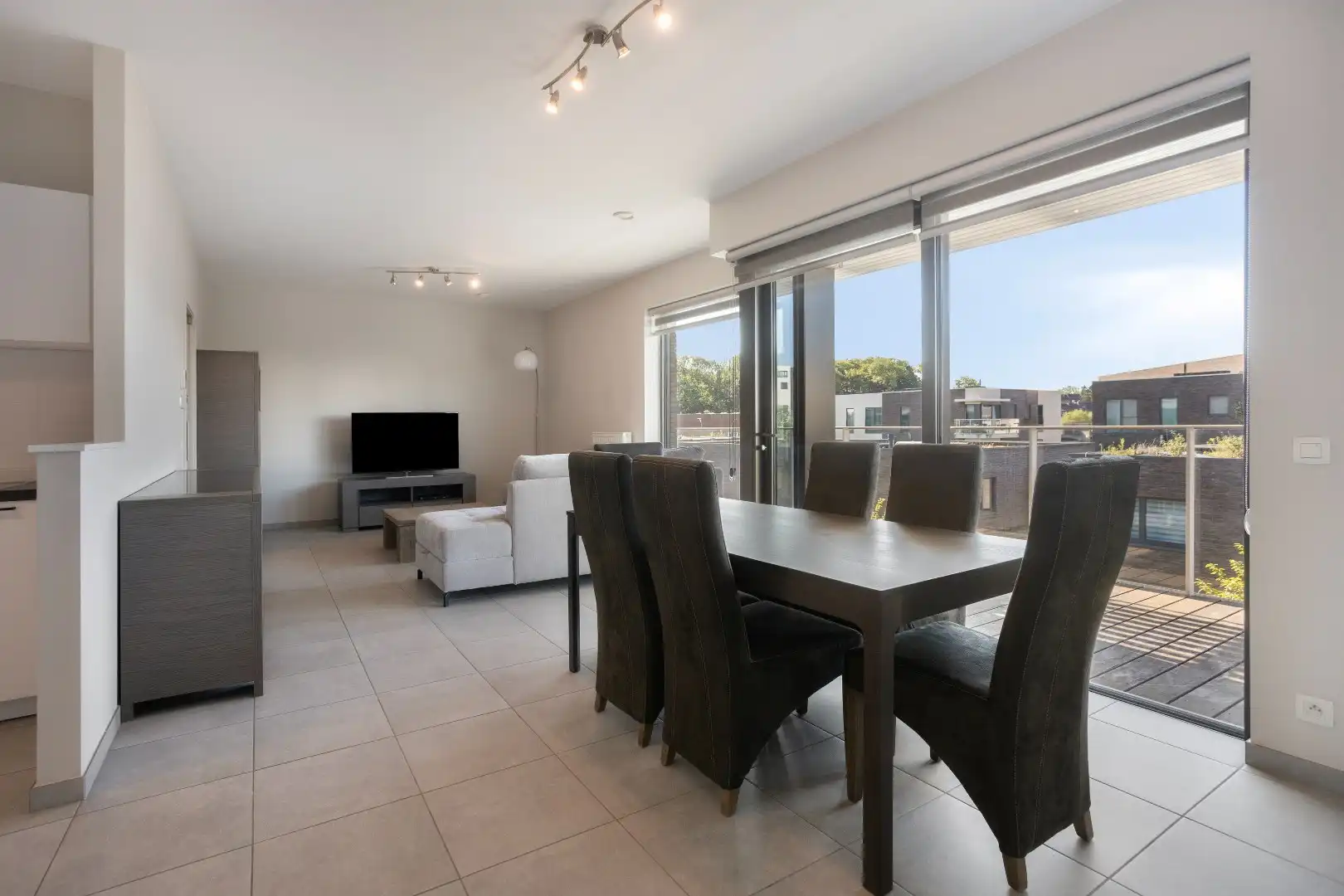 Recent app (76m²!) met 1 slpk, ruim terras en kelder foto 10