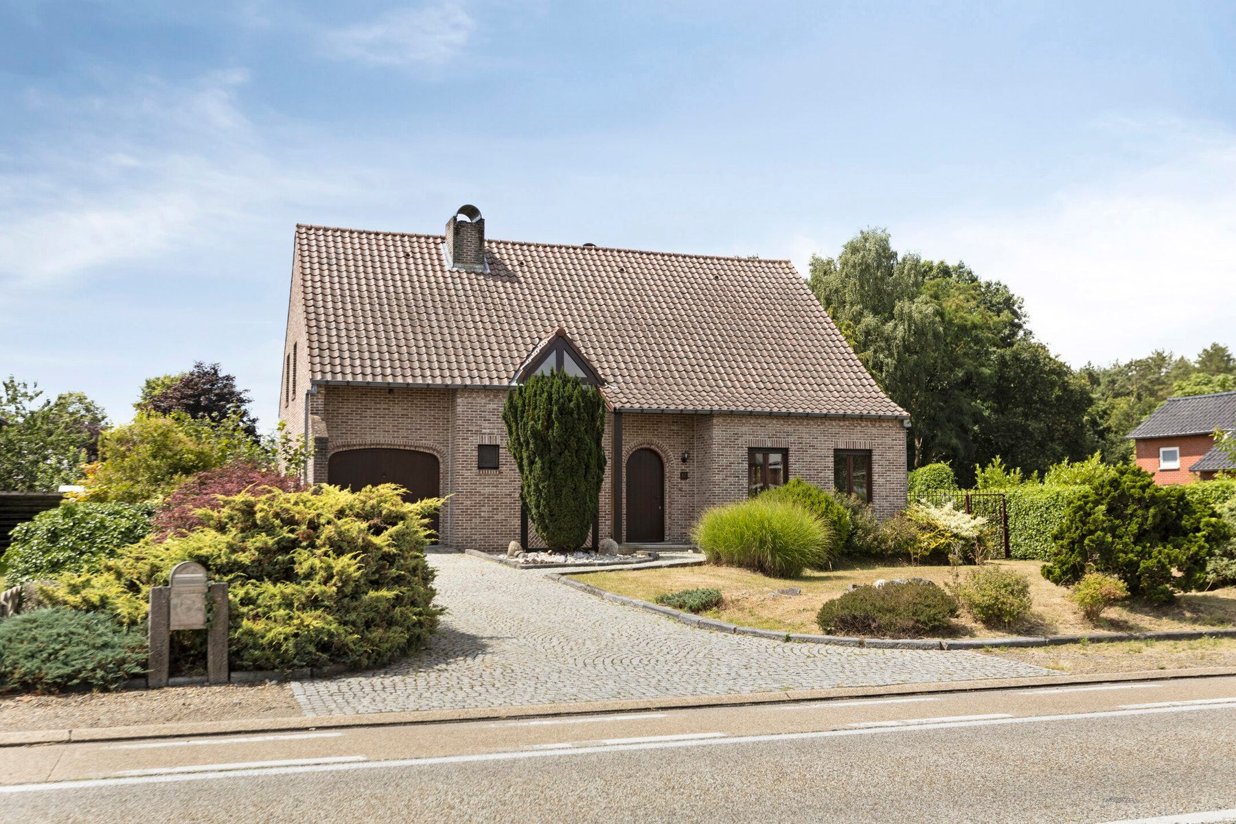 Villa met 4 slaapkamers op perceel van 14a 60ca.  foto {{pictureIndex}}