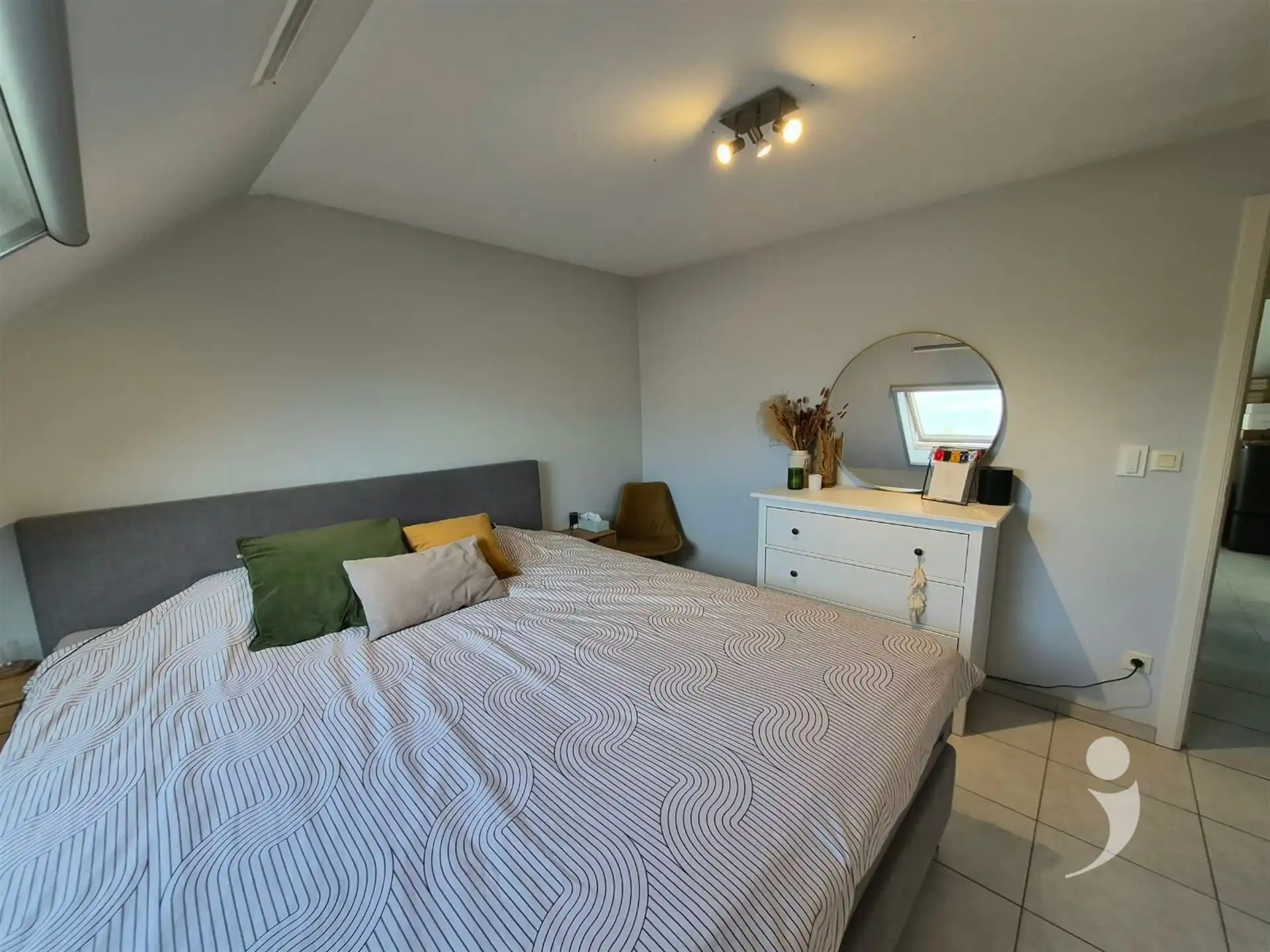Ruime duplex foto 14