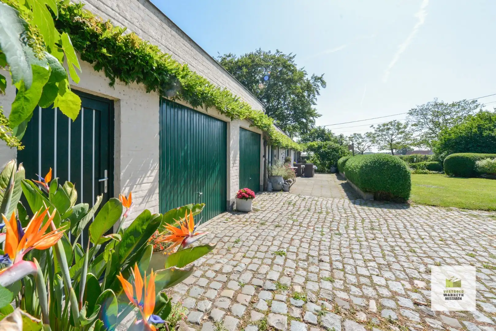 Idyllisch gelegen woning op 3.928 m2 met natuurlijke zwemvijver en 360° vergezicht foto 9