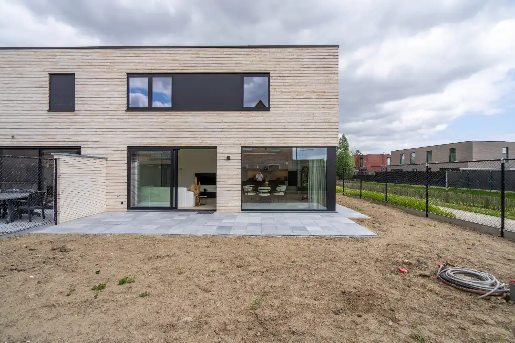 Roeselare, ingerichte kijkwoning - half open woning foto 4