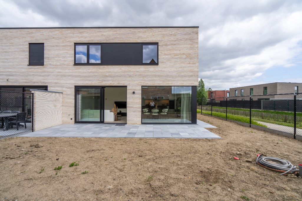 Roeselare, ingerichte kijkwoning - half open woning foto 4