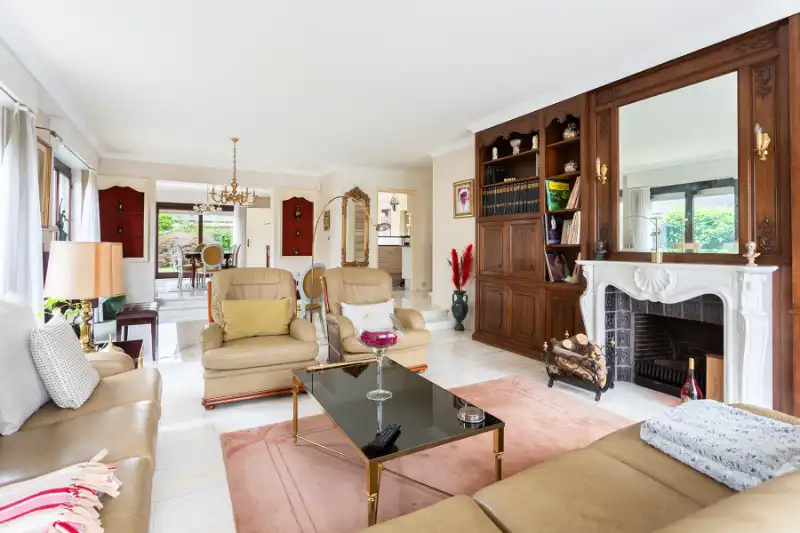 Stijlvolle villa op toplocatie, een zee van ruimte, privacy! foto 4