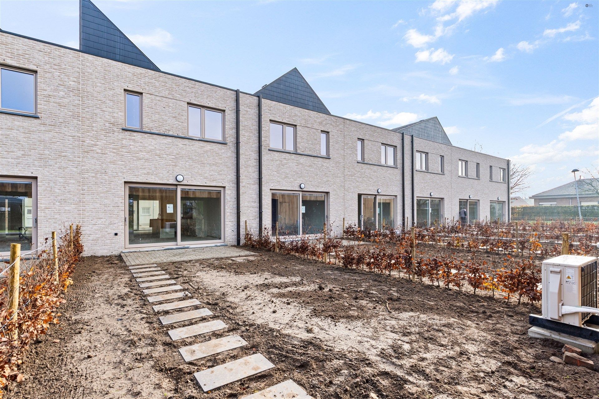 Kwalitatieve rijwoning te Vrasene foto 8