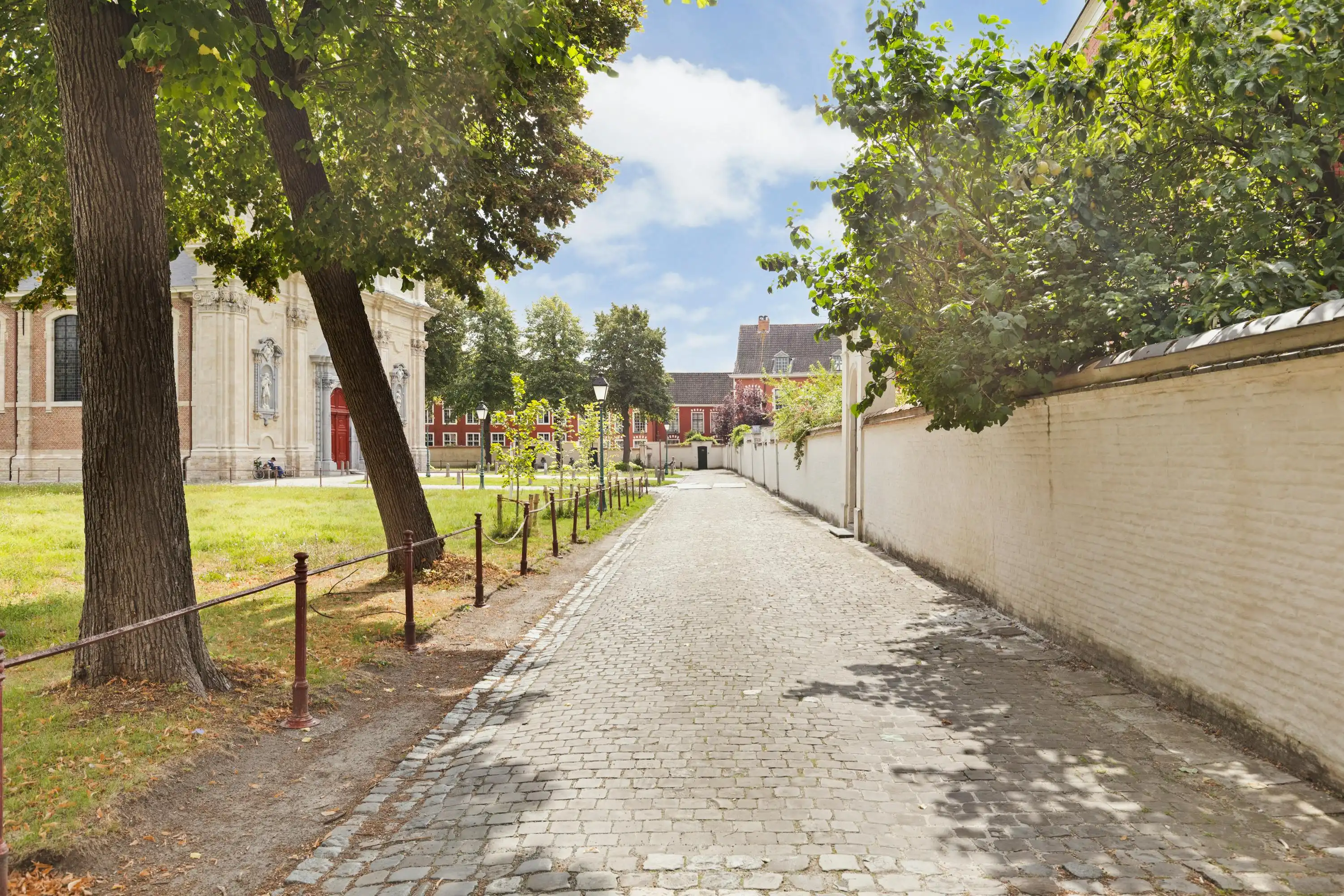 Ruim appartement met groot terras tegenover het Begijnhof foto 14