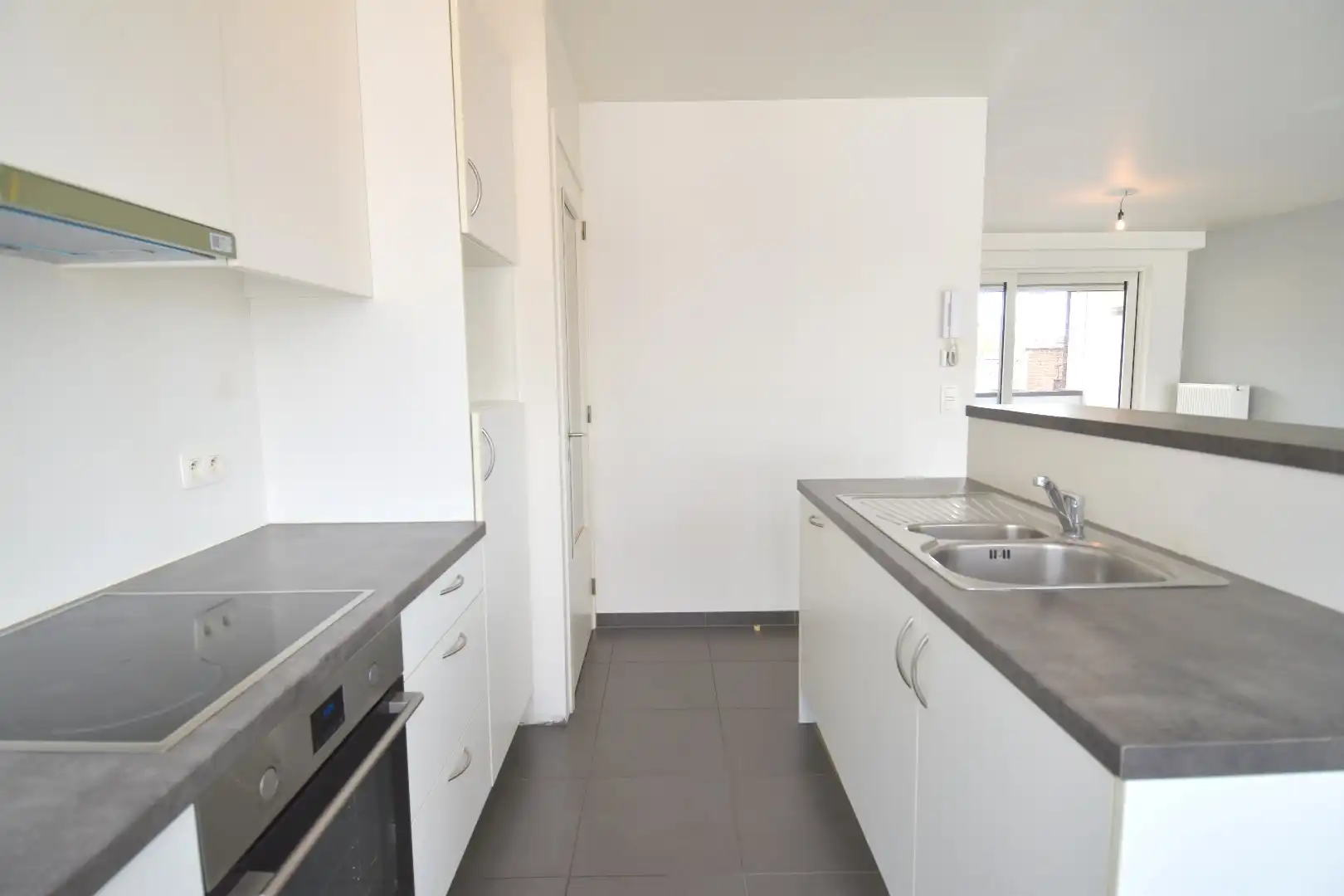 Instapklaar 2-slaapkamerappartement op toplocatie nabij het centrum van Kortrijk foto 7