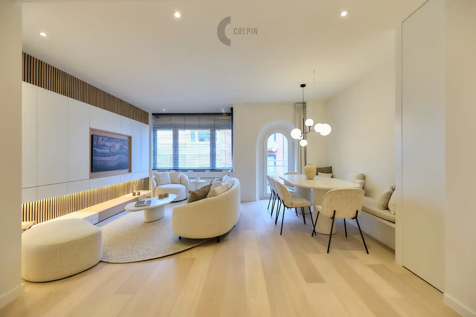 Ruim appartement met 4 slaapkamers en zijdelings zeezicht foto 3