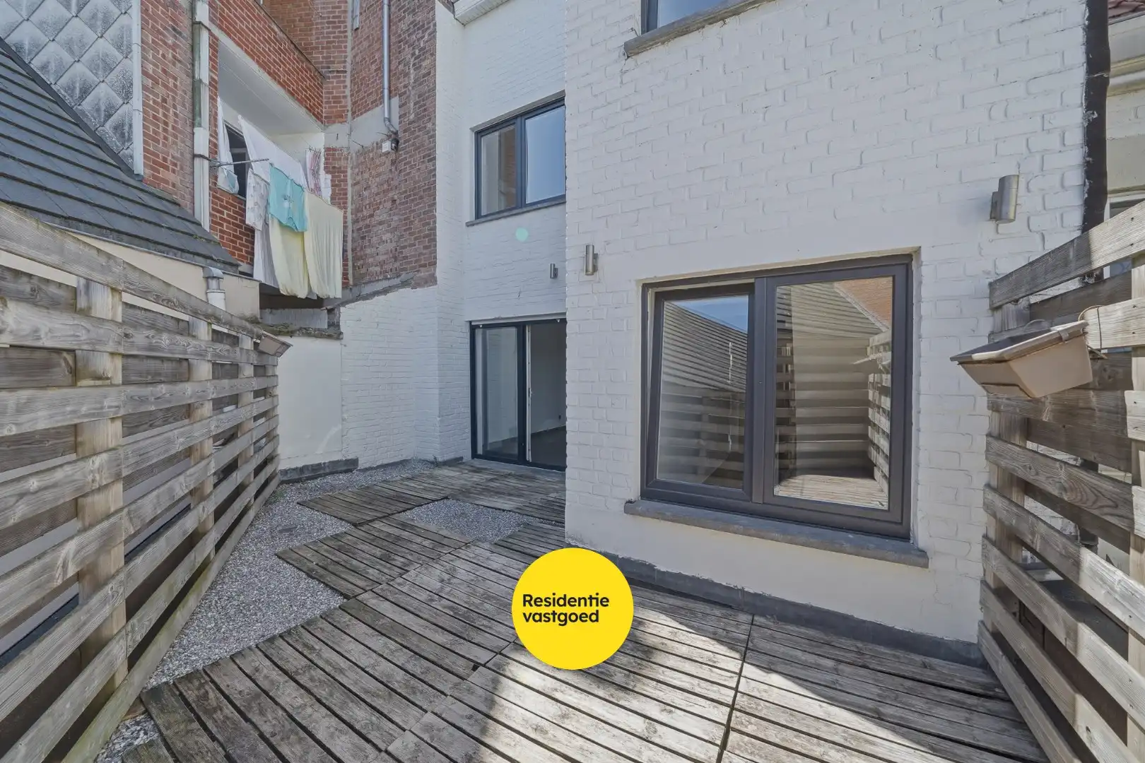 Volledig gerenoveerde bel-étage met 2 slaapkamers en ruime garage te Oostende foto 10