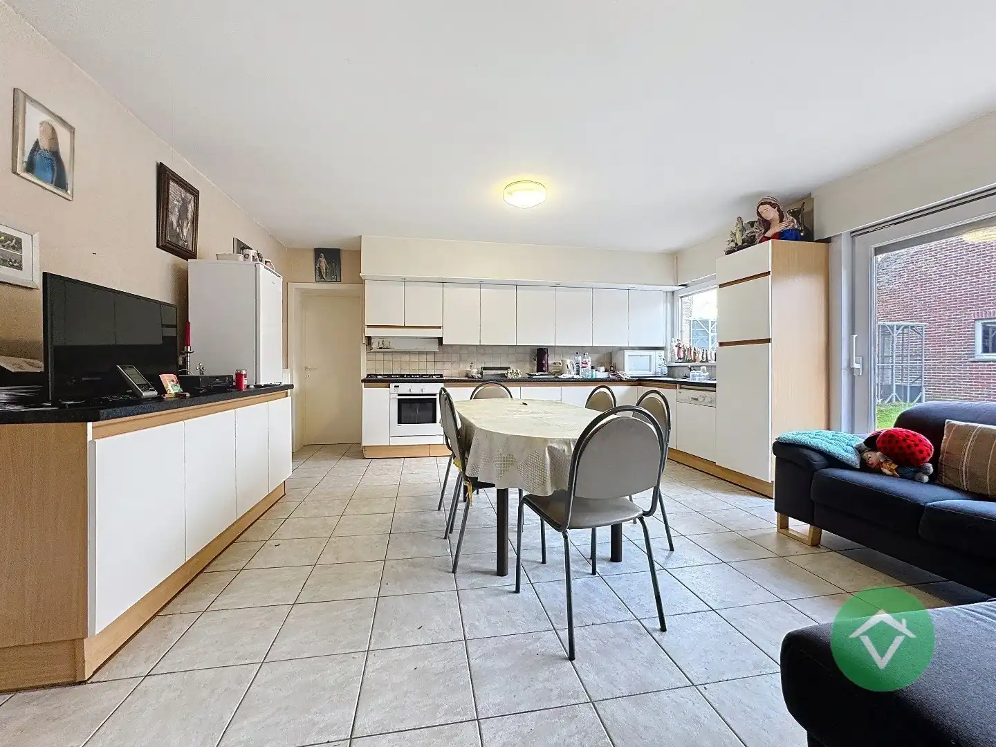 Alleenstaande woning met naastliggend stuk bouwgrond en weide te Eernegem foto 17