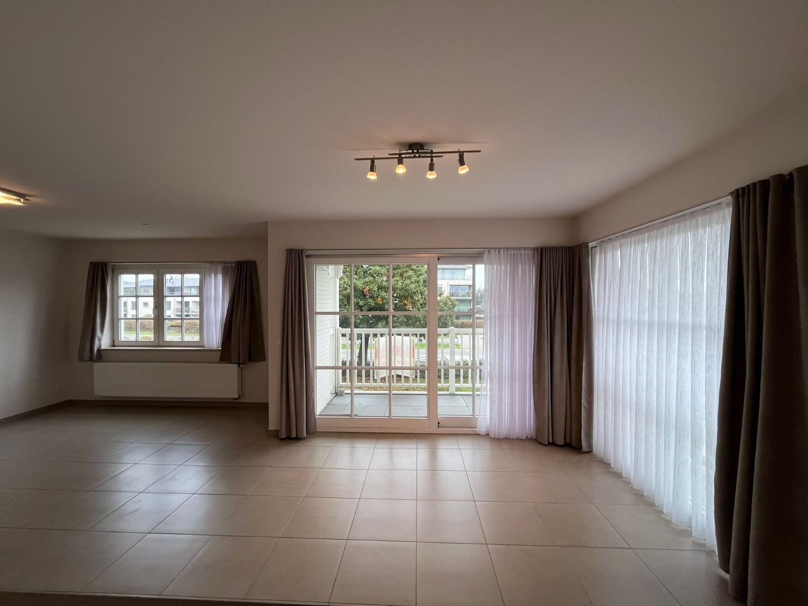 Te koop - 2 slaapkamersappartment met dubbele garage foto 16