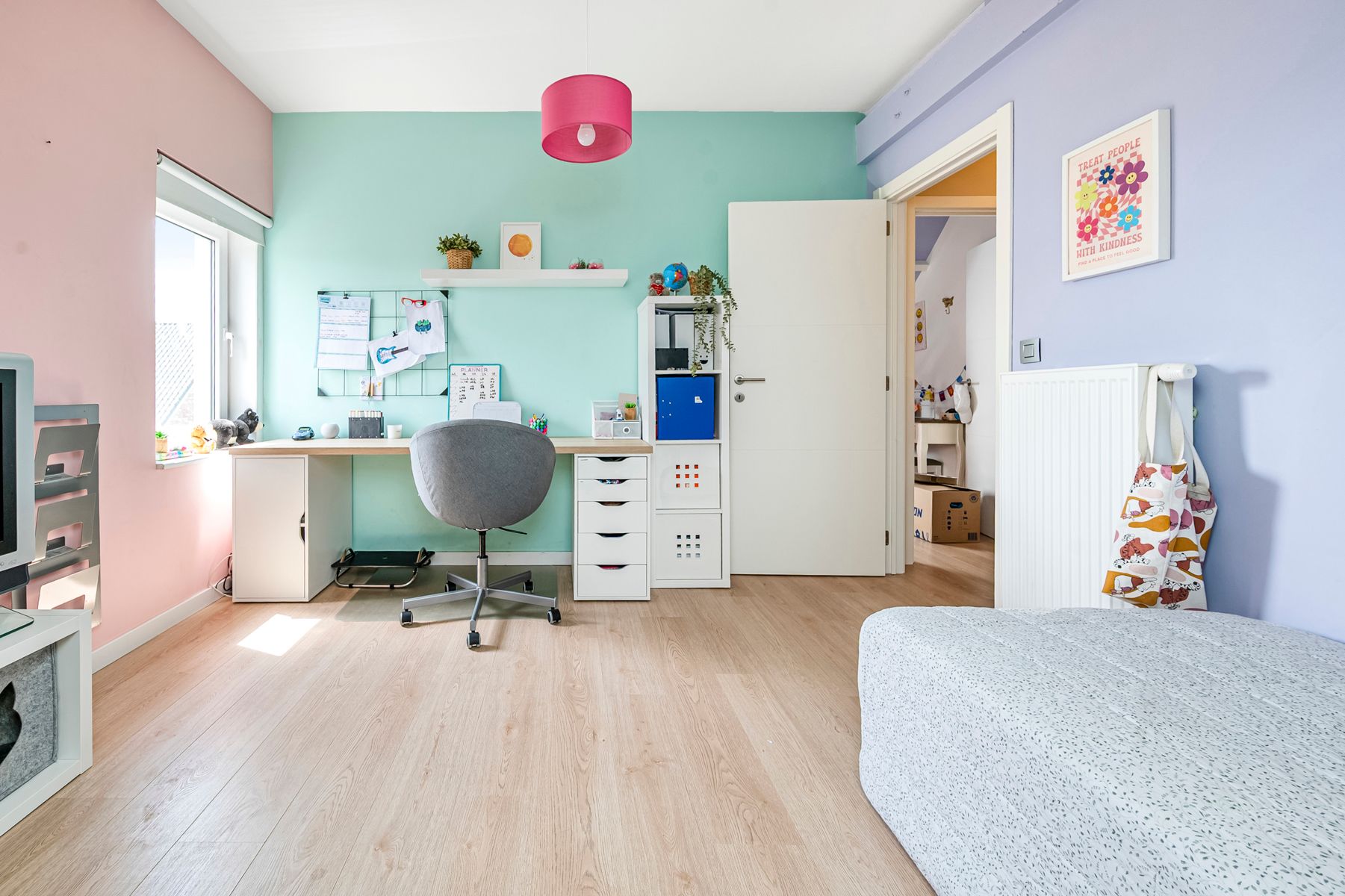 Instapklare woning met 4 slaapkamers en magazijn foto 14