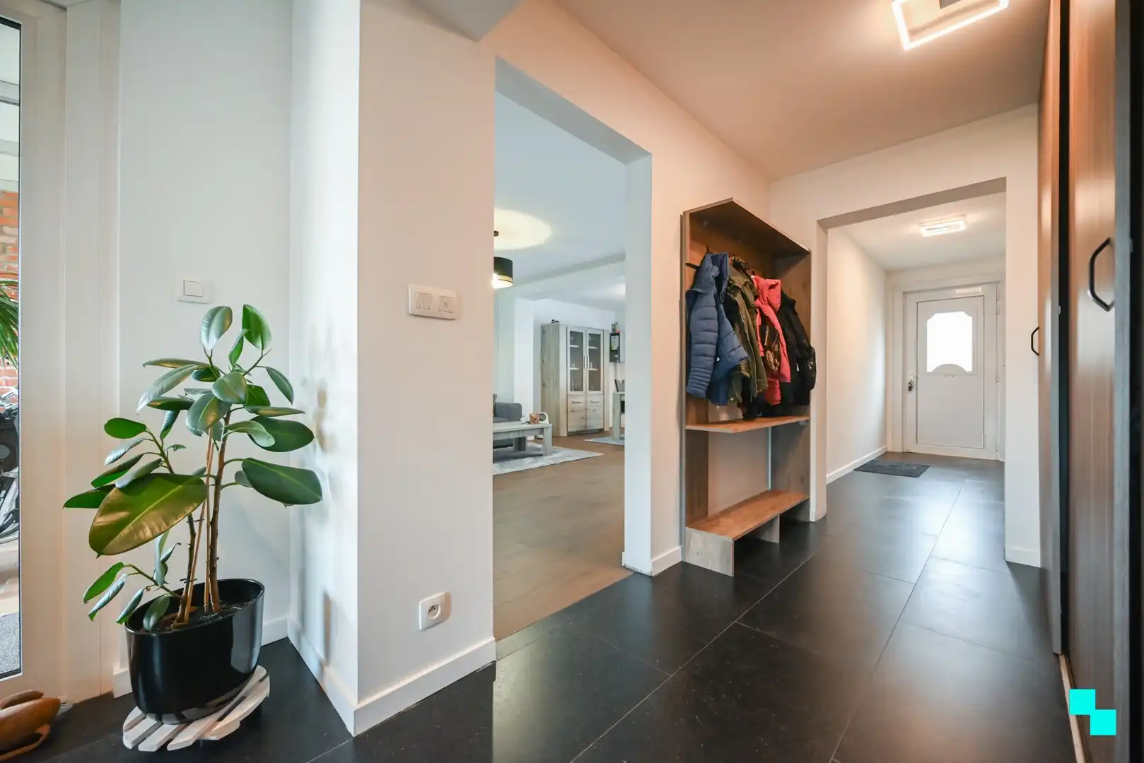 Instapklare, gerenoveerde woning met achteruitgang te Izegem foto 14