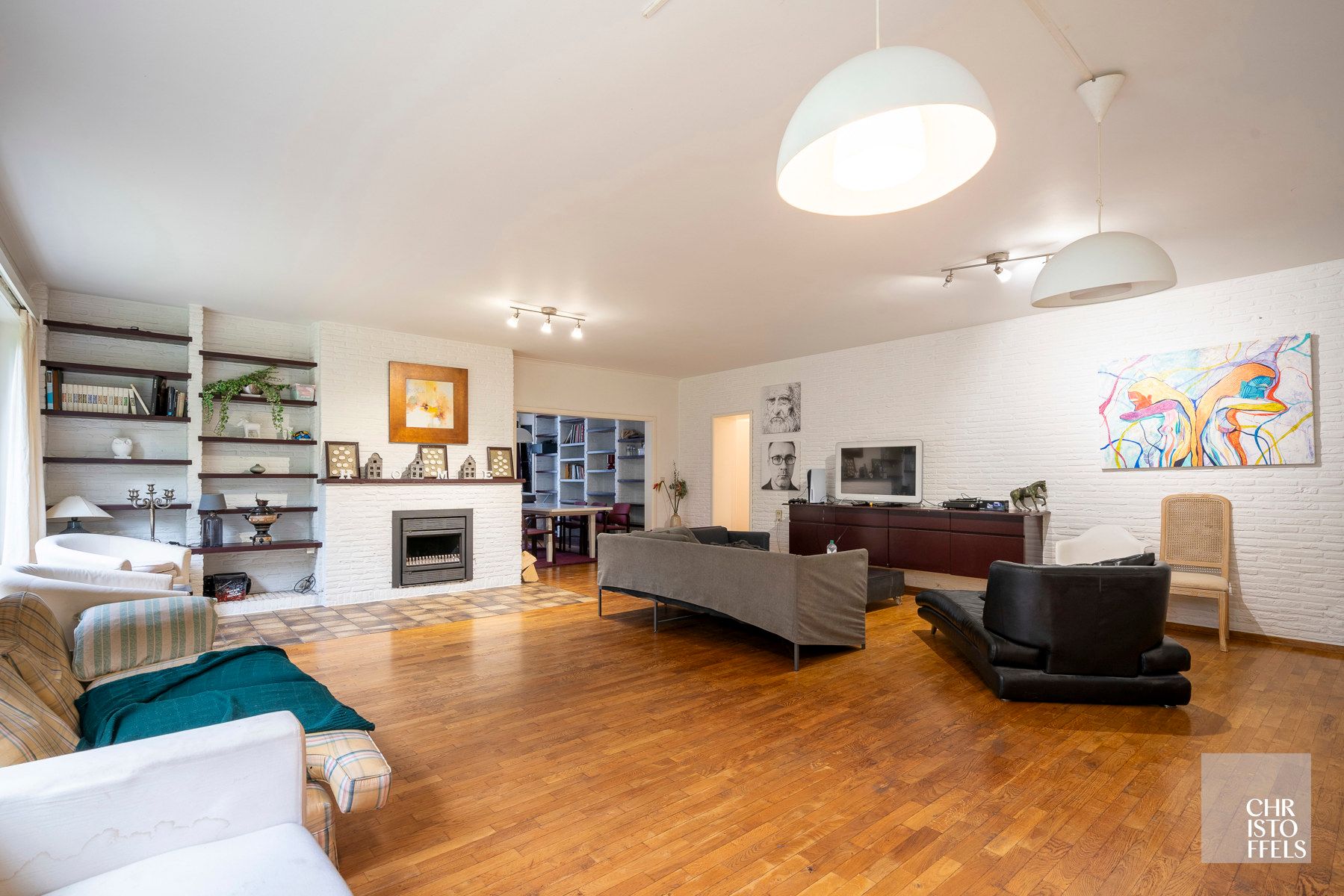 Opbrengsteigendom, bijzonder groot woonhuis van 761m² met 10 slaapkamers, mooi en rustig gelegen op 1.800m² met een eigen parkeerterrein!  foto 2