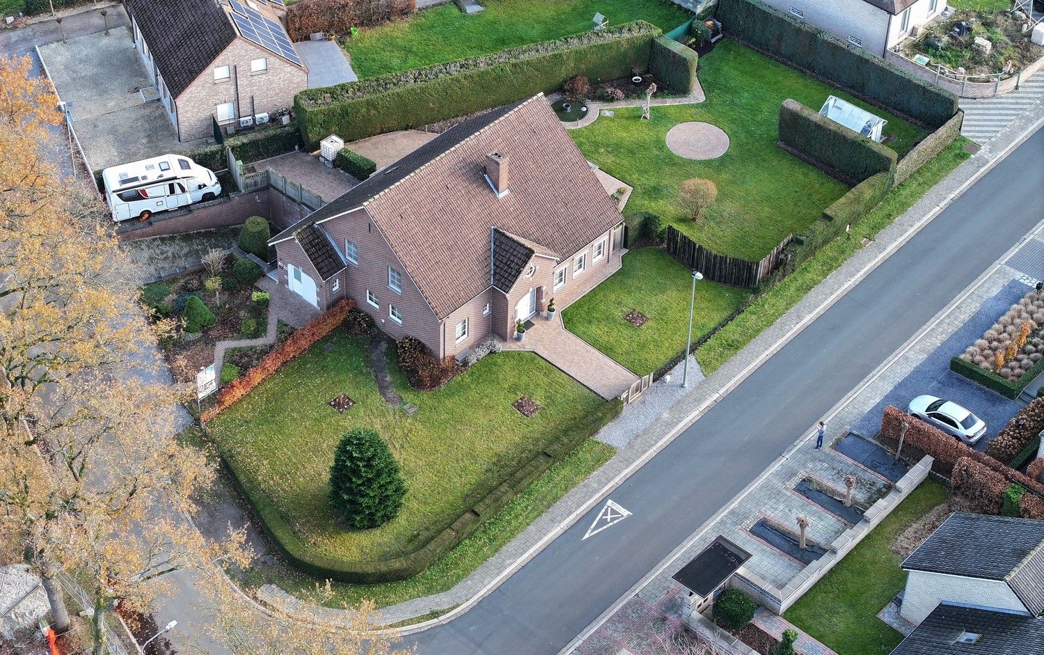 Riante woning met 5 slaapkamers (praktijkruimte), rustig gelegen nabij natuur foto 3