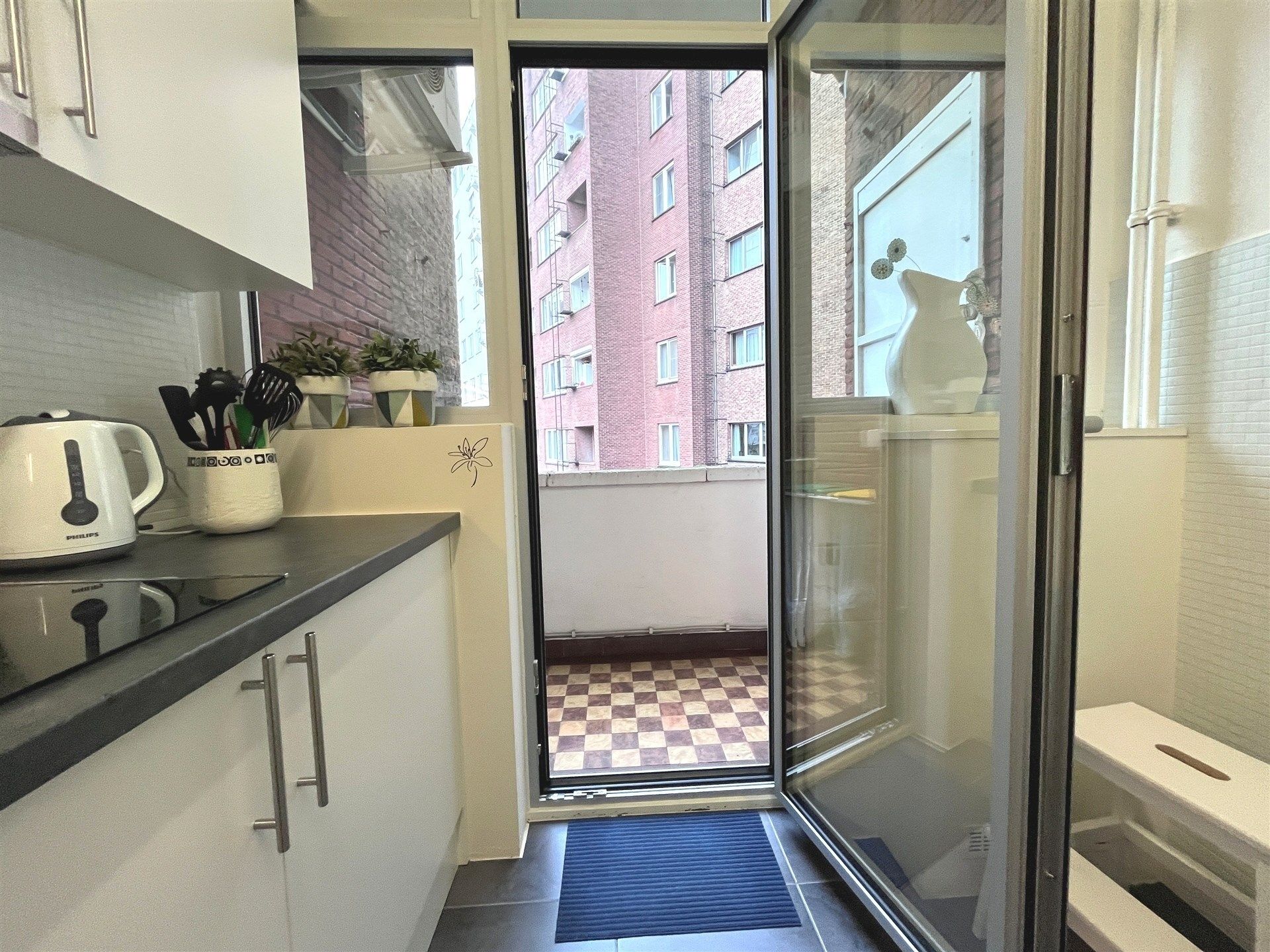 Licht en ruim appartement met hoge plafonds (3,10 m)! foto 4