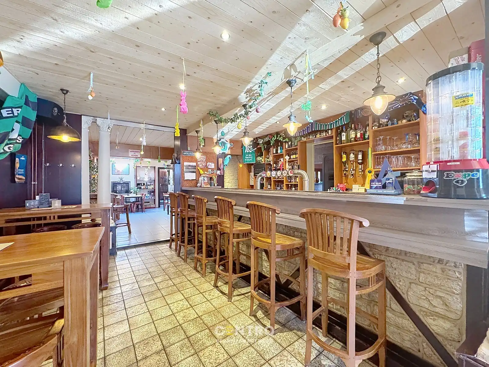 Unieke horecazaak te koop mét woongelegenheid (3 slpkms) en buitenterras in het toeristische hart van Brugge! foto 4