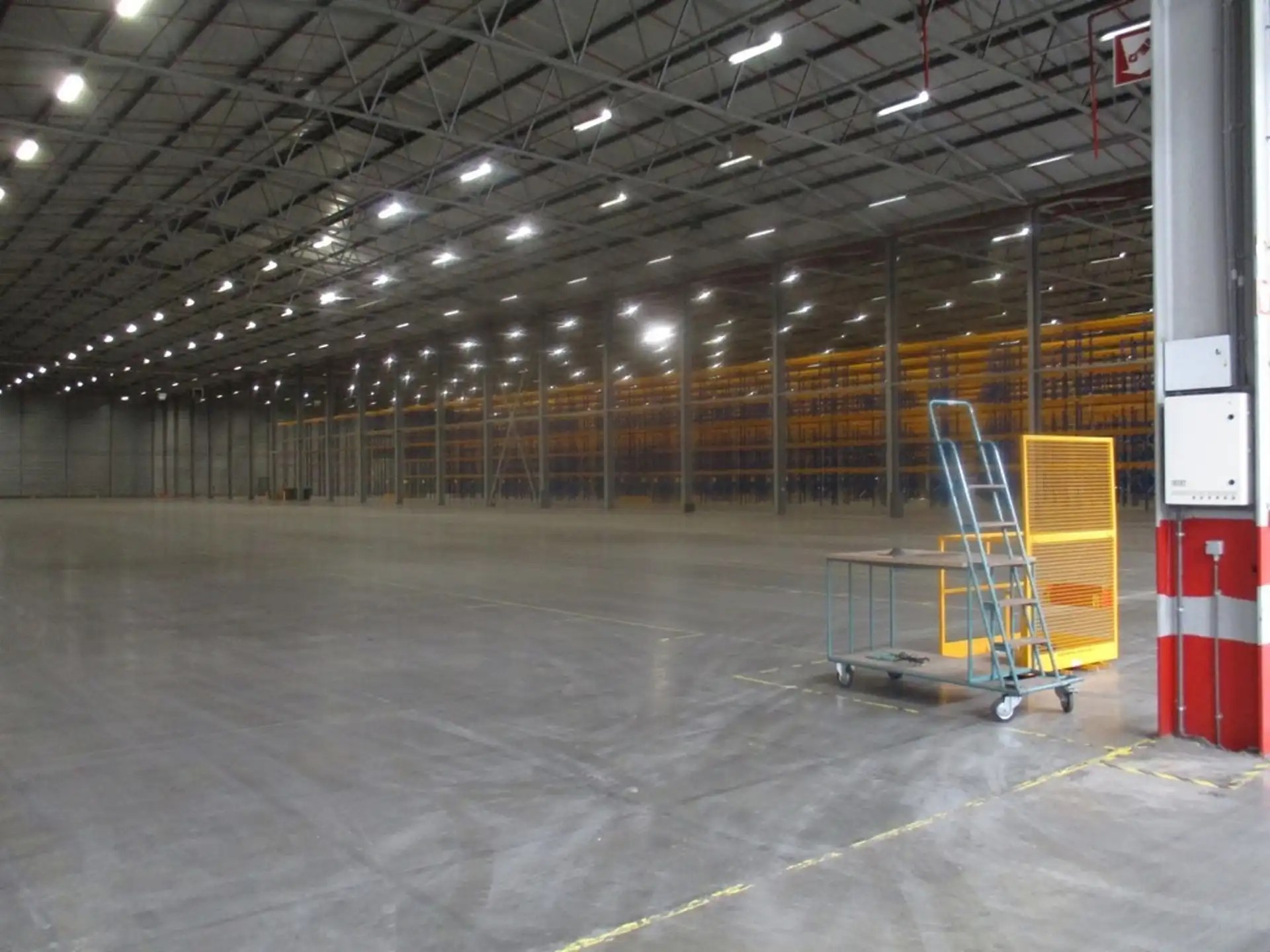 Genk: Logistieke nieuwbouw magazijnen en loskades met kantoren te huur foto 10