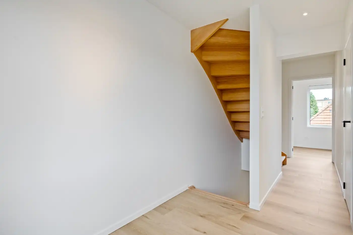 Volledig gerenoveerde, instapklare woning met 3 slpk. en grote tuin foto 13