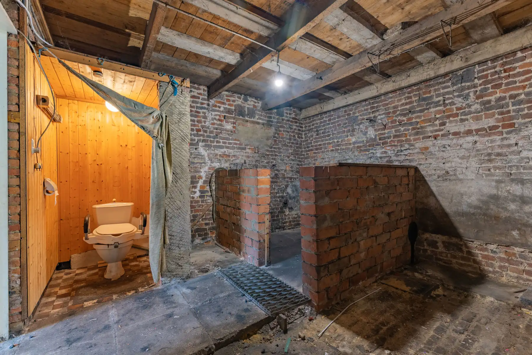 OPTIE Goed gelegen ruime te renoveren woning  foto 15