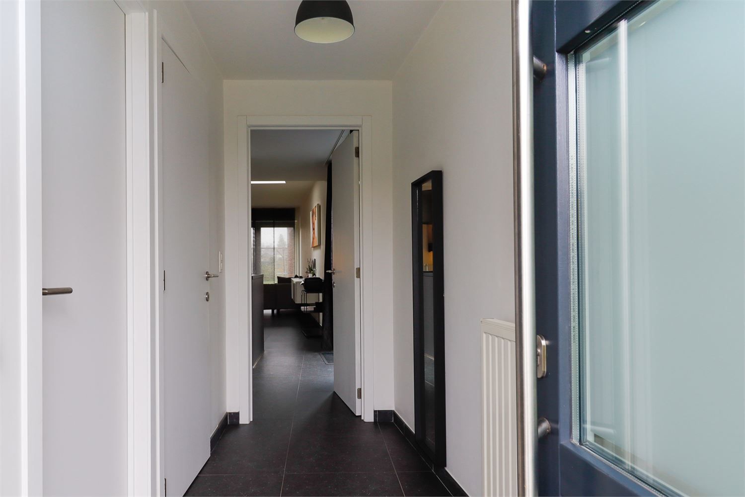 Genk, Leemstraat 28: Moderne, energiezuinige woning met 3 slaapkamers, tuin, carport, tuinberging,... foto 4