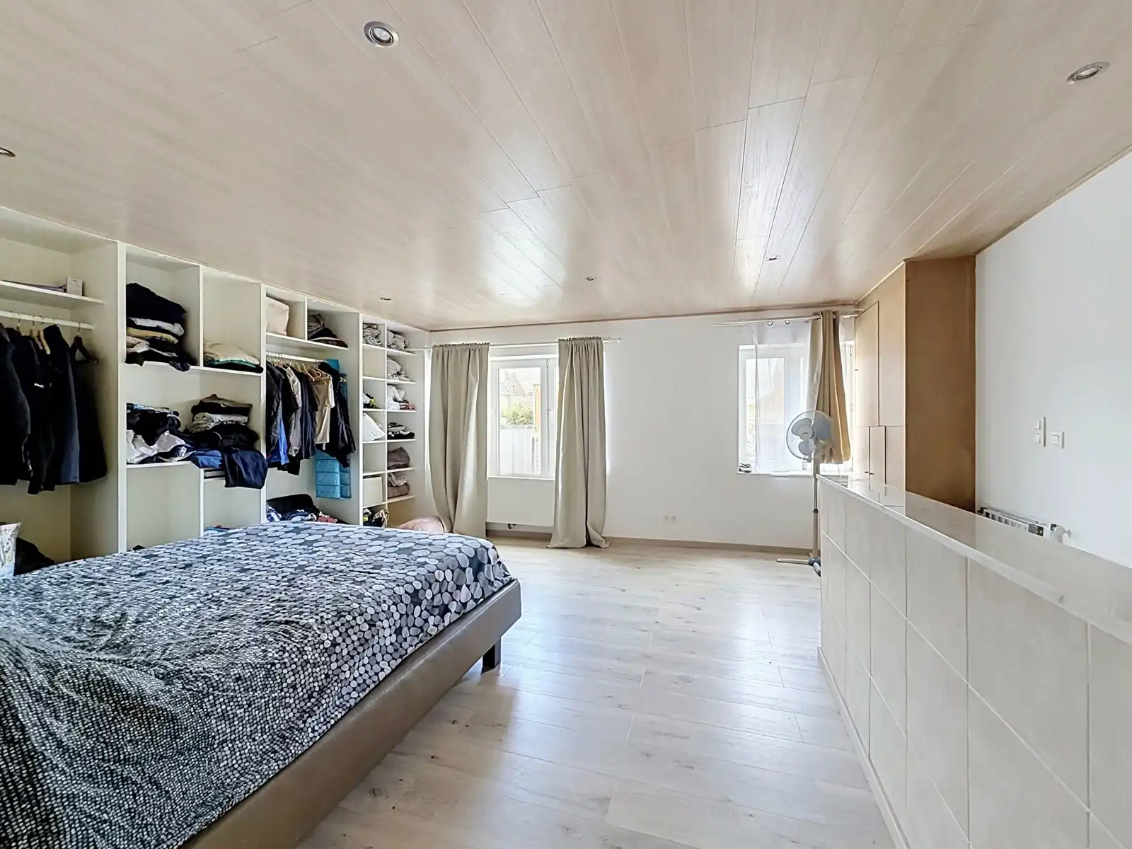 Centraal gelegen woning met 2 ruime slaapkamers! foto 8