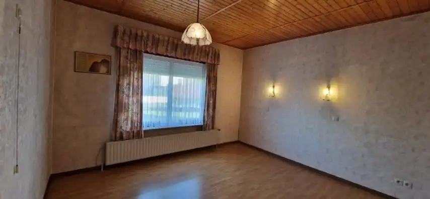 Ruime BUNGALOW open bebouwing,  met 2 slaapkamers, grote zolder, mooie tuin en aparte garage op 9 are 97 ca. foto 36