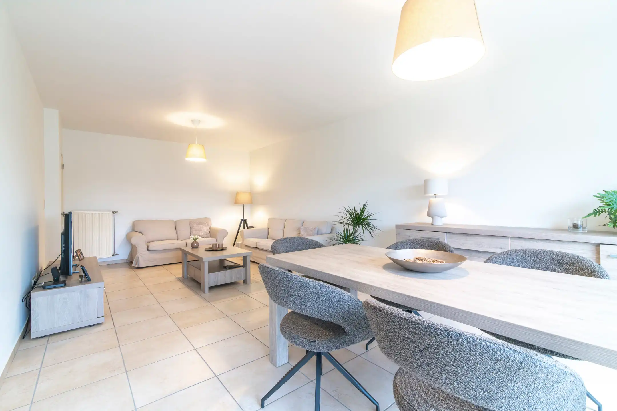 Gelijkvloers appartement met aparte ingang en privétuin foto 11