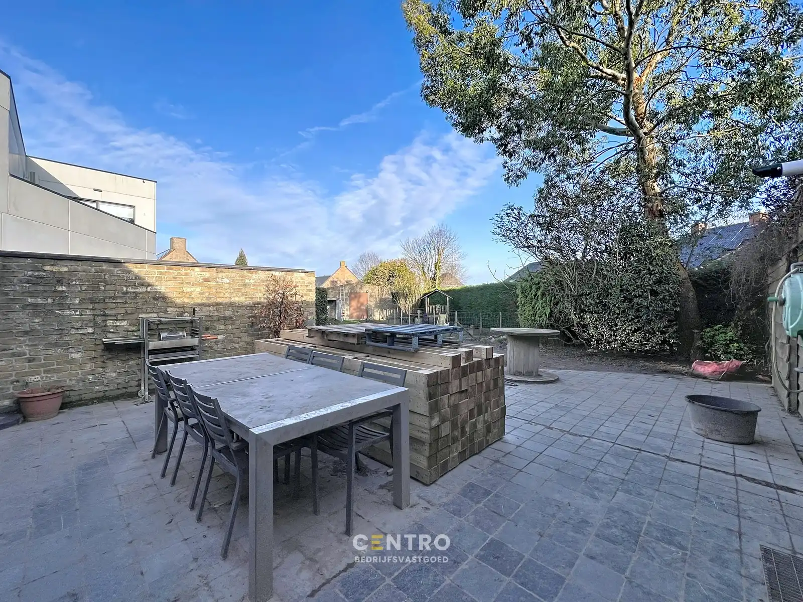 WOONST (4 slpk) met praktijkruimte, garages en extra STALLING op een ruim perceel van 820m²  te Gistel ! foto 24