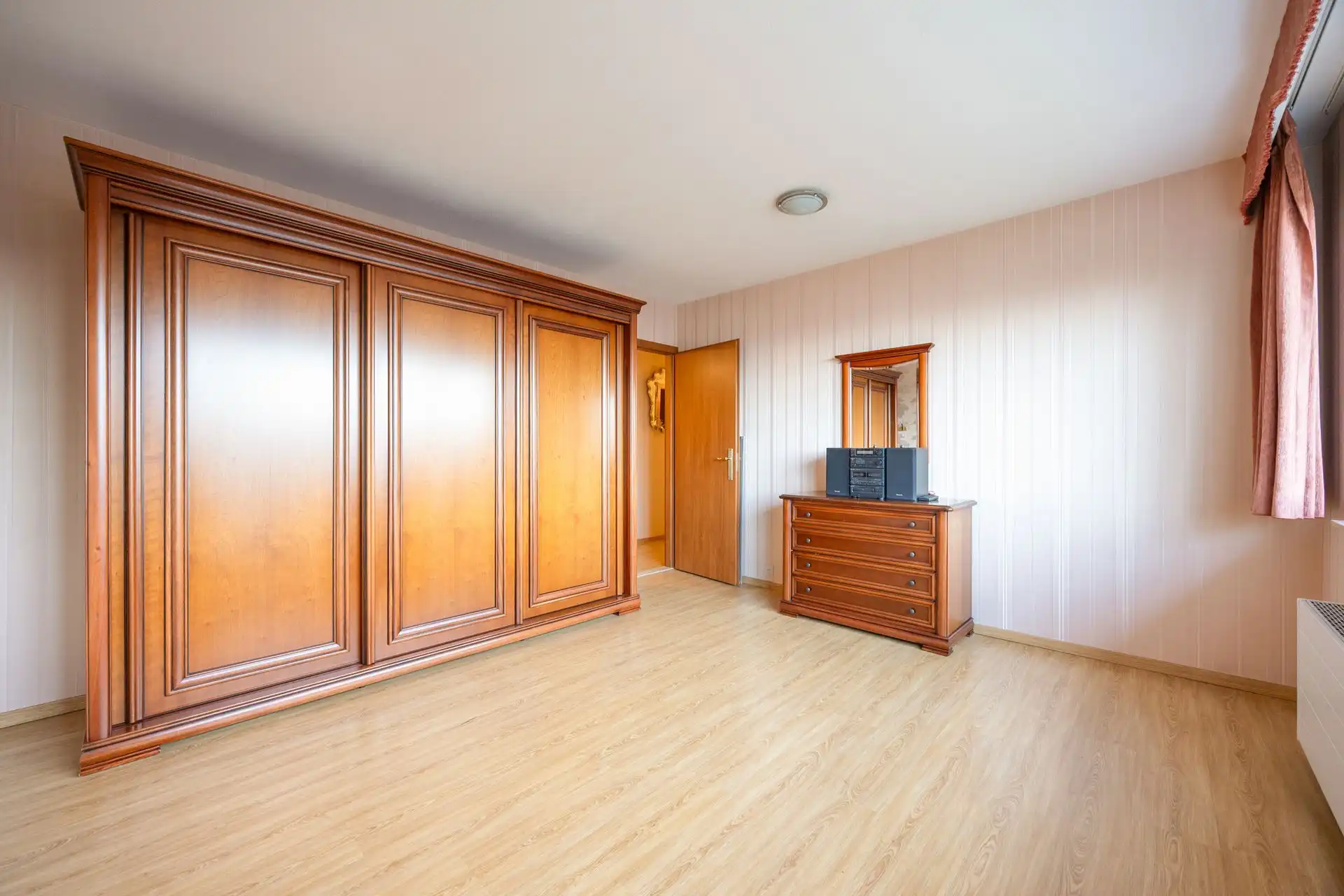 Twee slaapkamer appartement met inpandse autostaanplaats foto 12