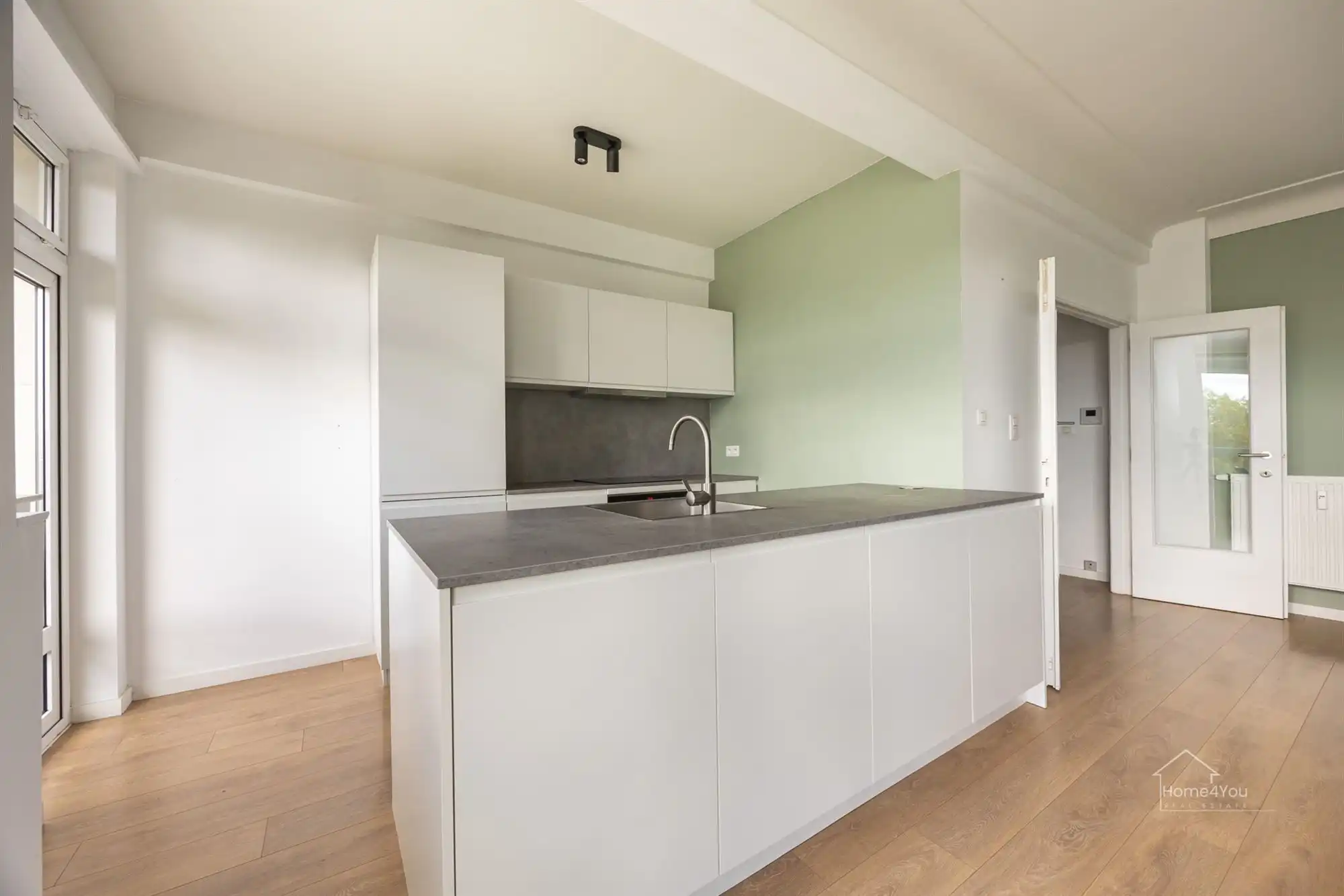 Instapklaar gerenoveerd appartement met parkzicht. foto 6
