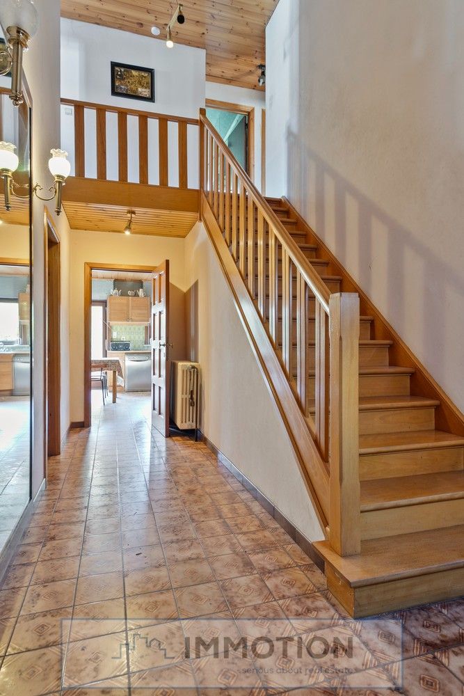 Ruime villa, 5 slaapkamers, op een perceel van 1200 m2 foto 3