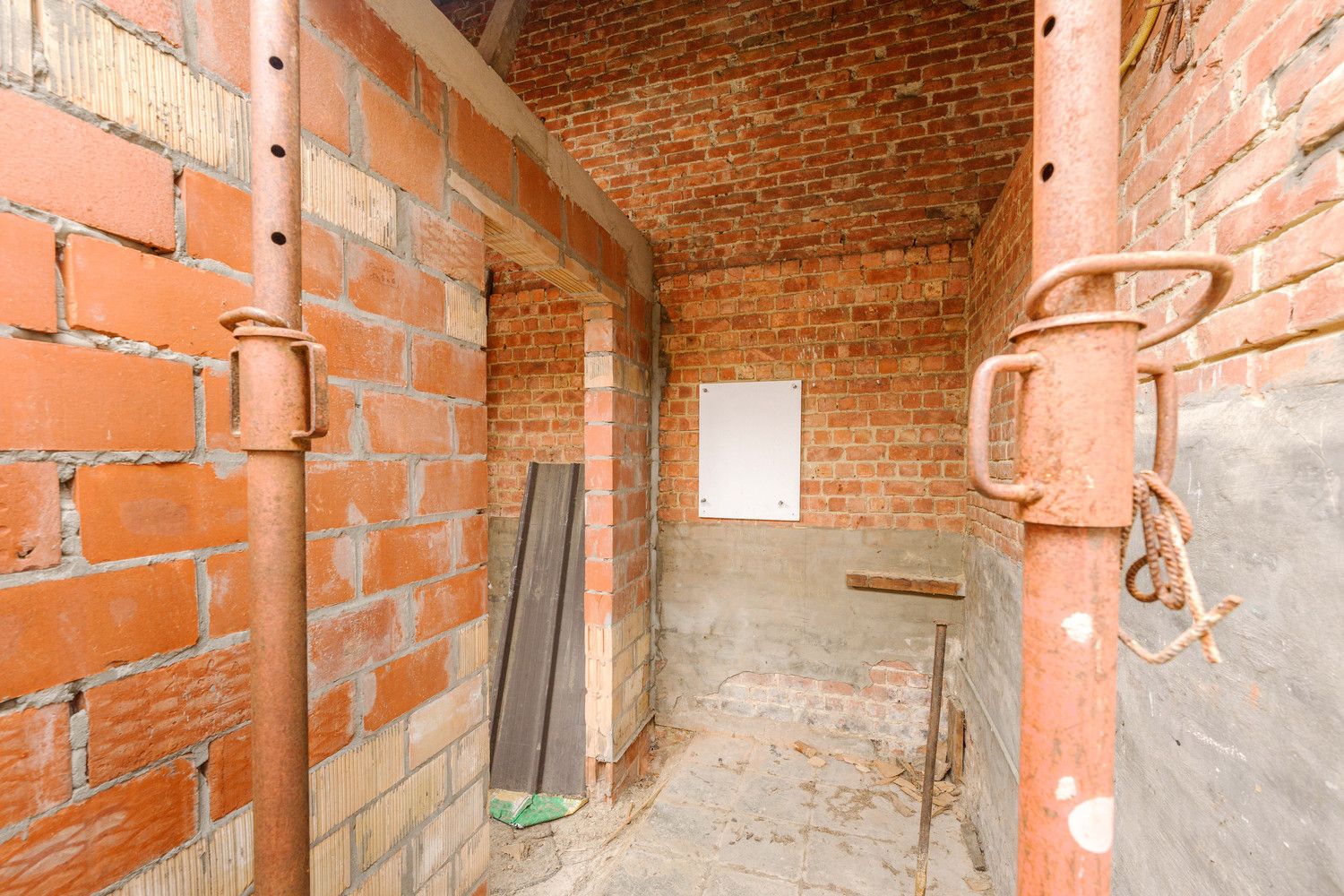 Totaal te renoveren woning te Pittem. foto 13