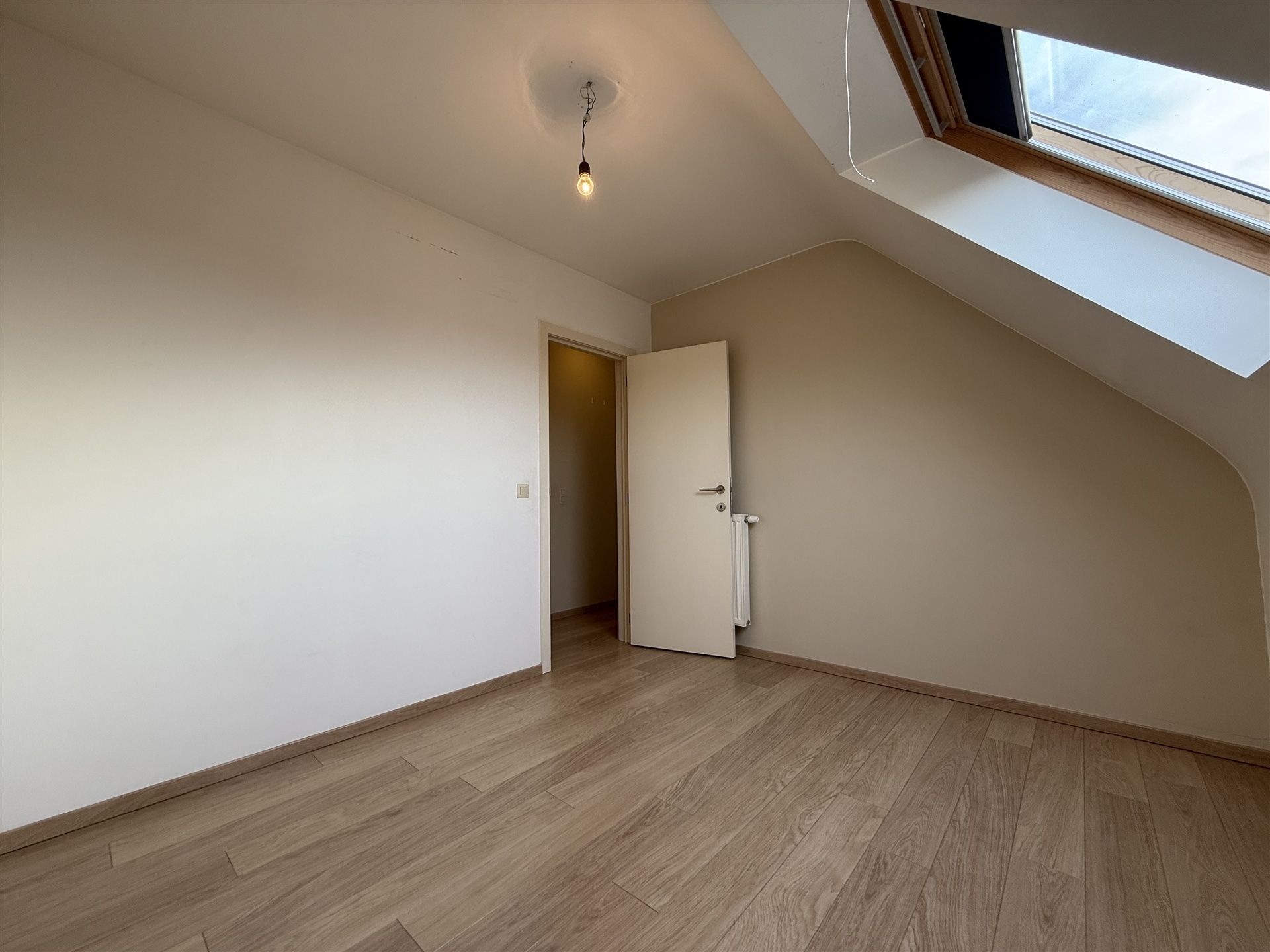 Duplex met twee slaapkamers en autostaanplaats foto 12