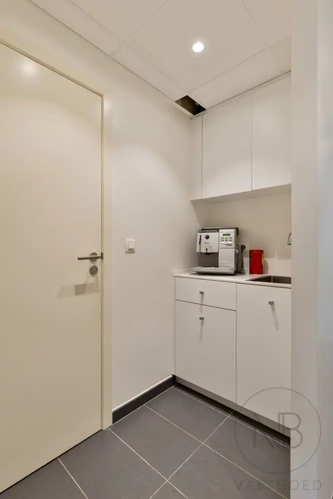 Instapklare en goed gelegen kantoorruimte foto 16