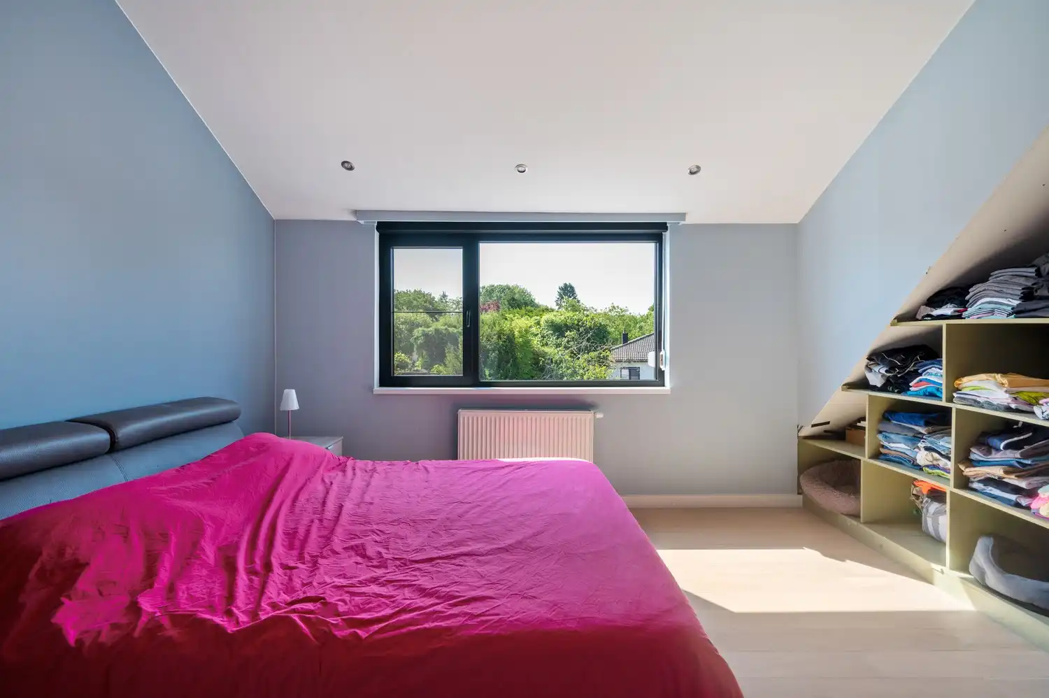 Instapklare, gerenoveerde woning met garage op toplocatie in Broechem! foto 15