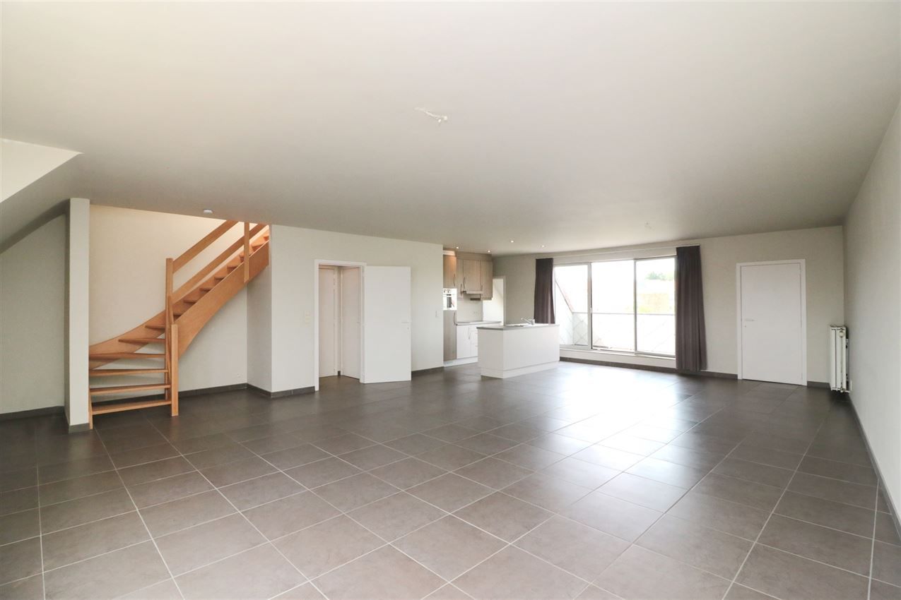 Duplex appartement op 2e verdiep (lift) met 2 slpk., mooi groot terras en dubbele garage   foto 5