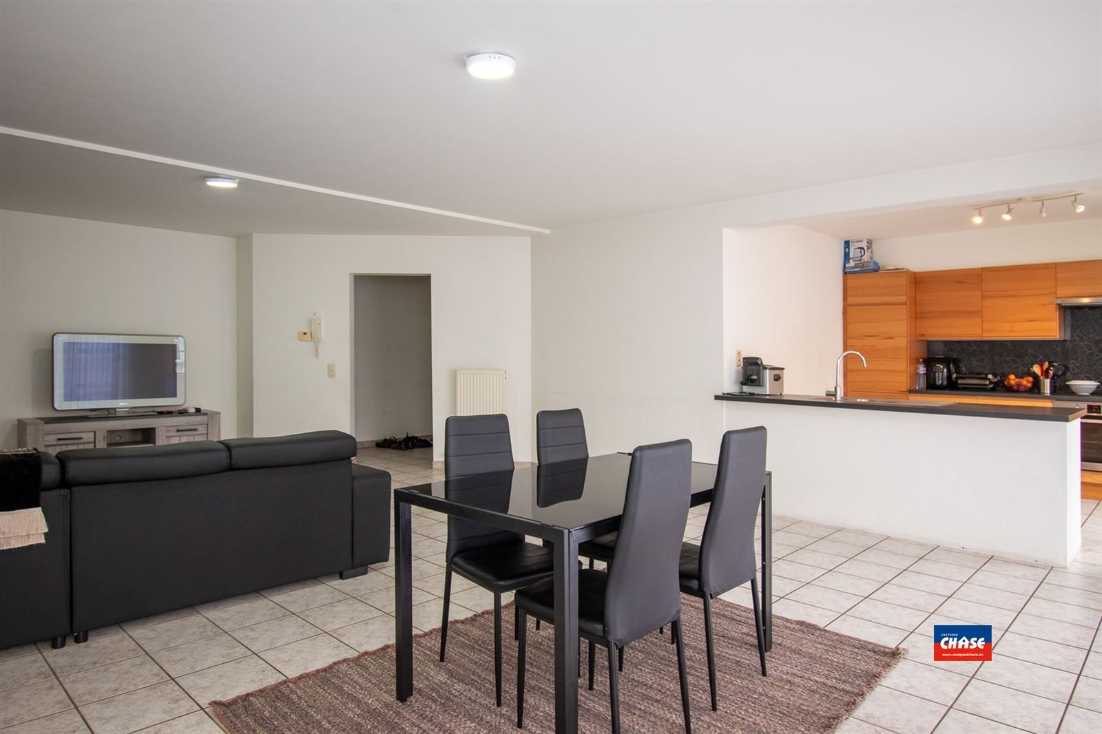 Instapklaar appartement met 2 slaapkamers + ruim terras foto 3